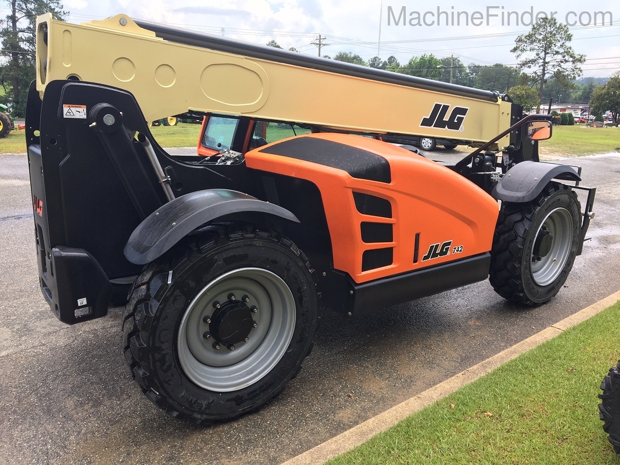 2020 JLG 742 Image 3