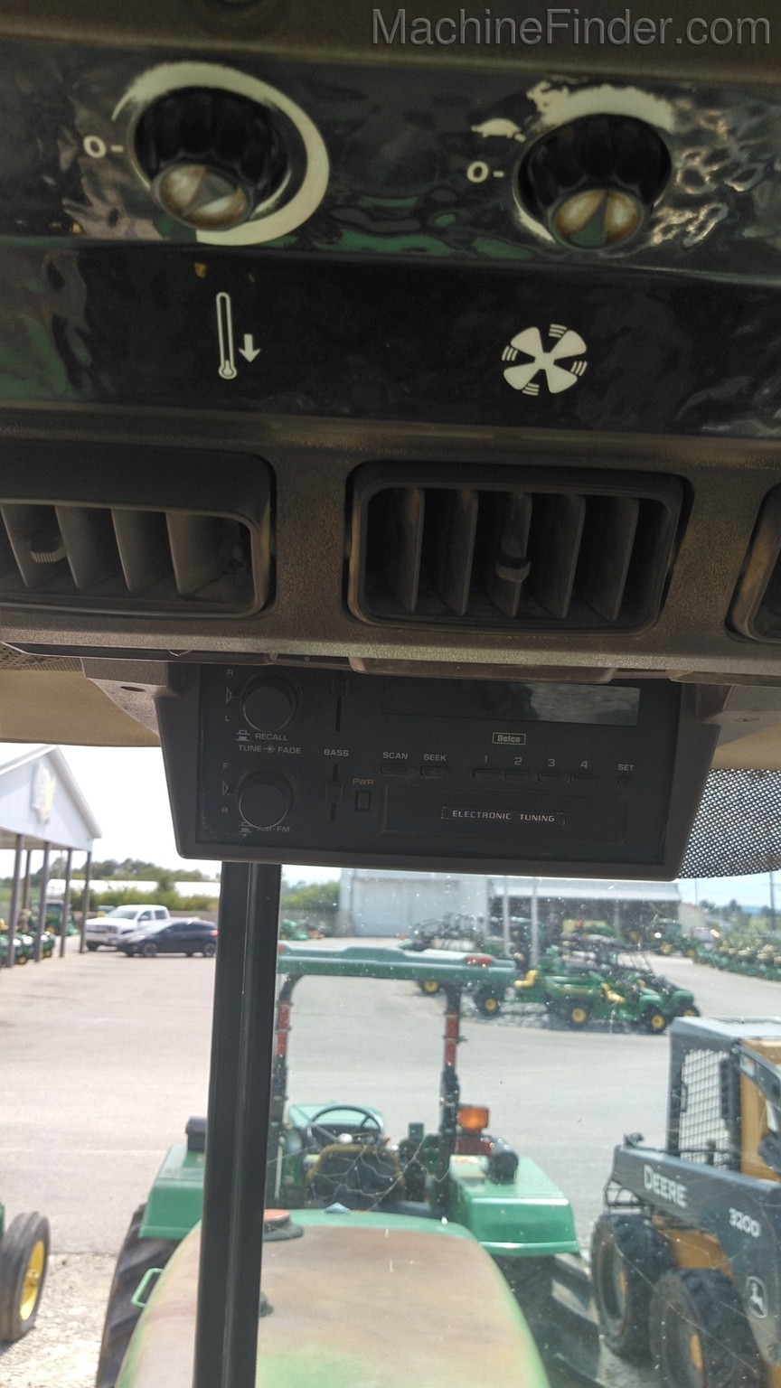 1992 John Deere 4760 Image 10