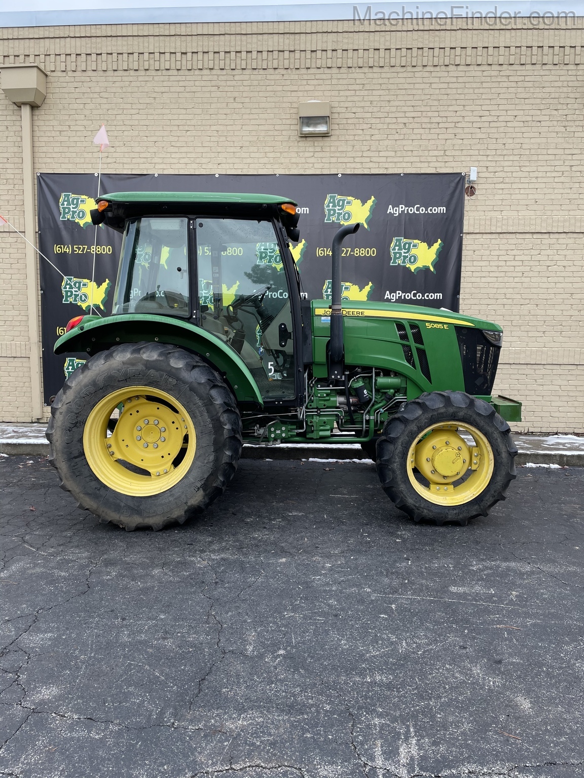 2014 John Deere 5085E Image 1