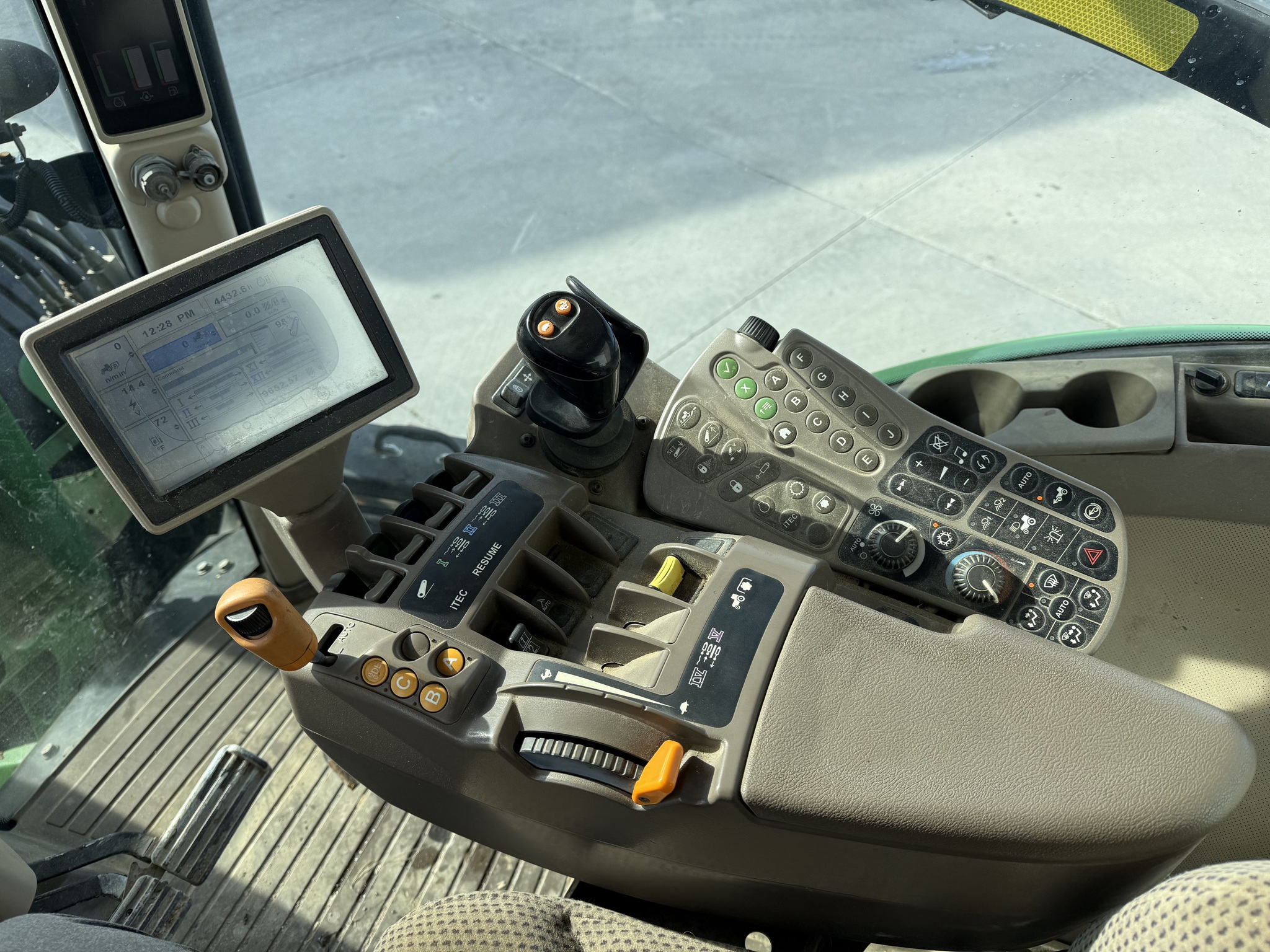 2012 John Deere 7200R Image 10