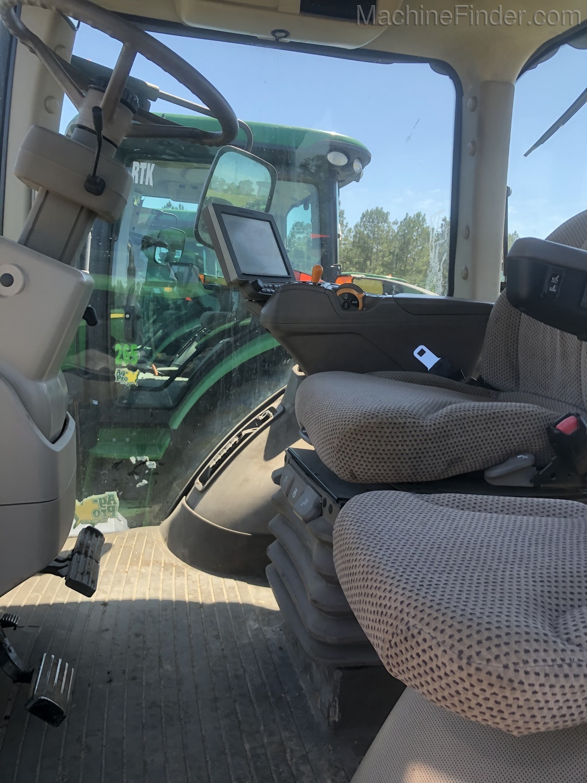 2014 John Deere 8270R Image 6