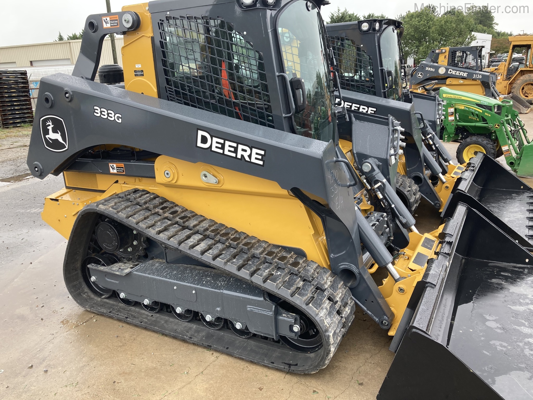 2020 John Deere 333G Image 3