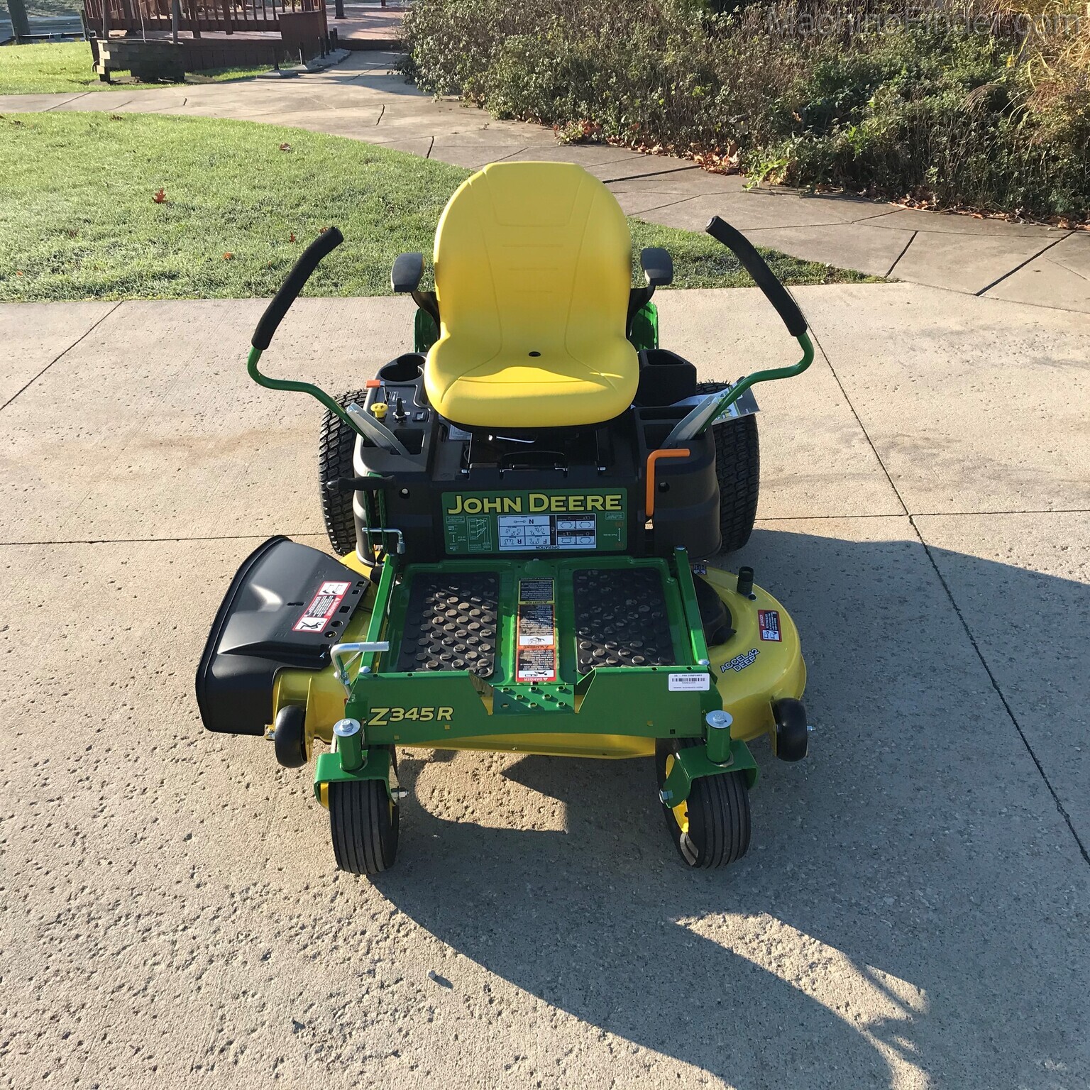 2021 John Deere Z345R Image 2