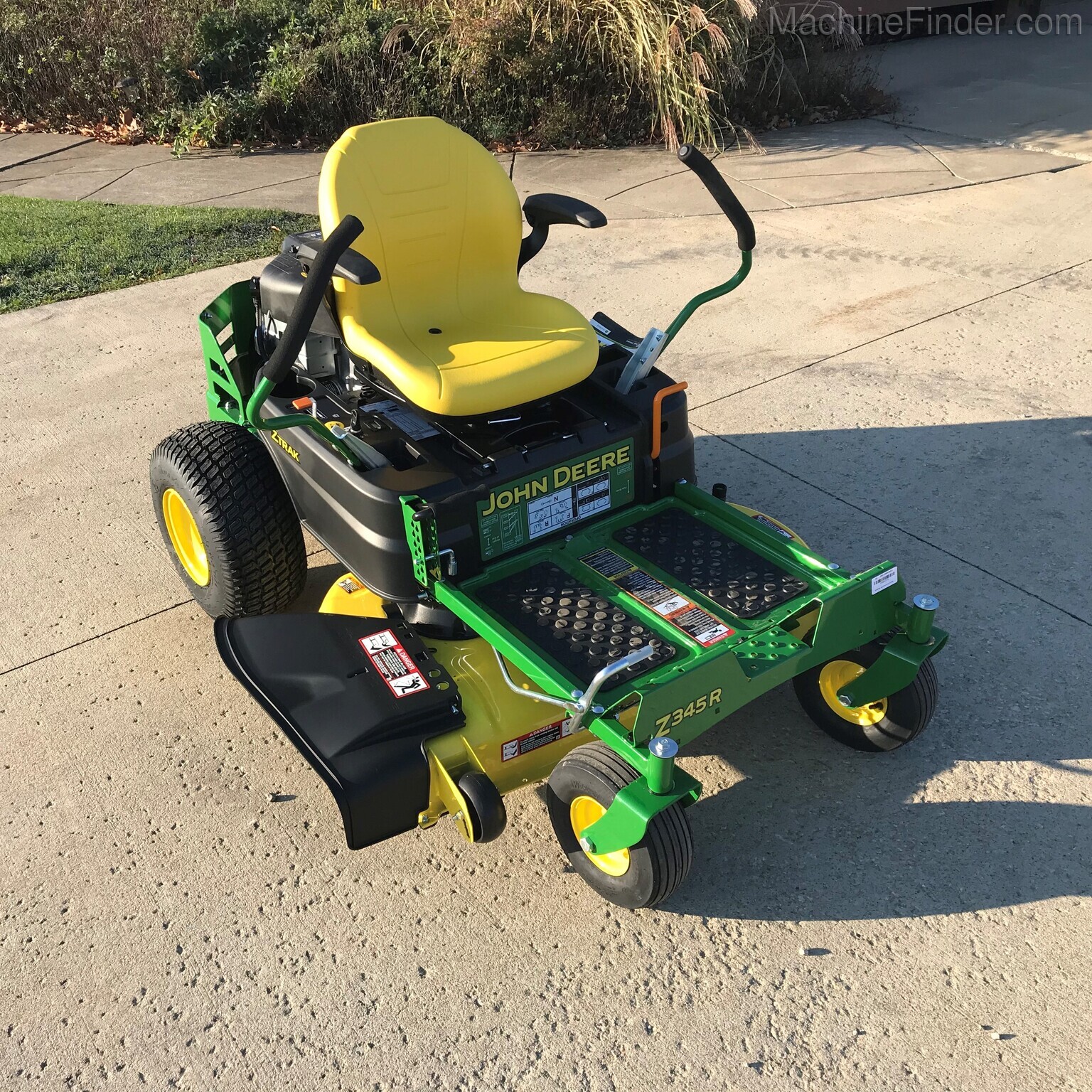 2021 John Deere Z345R Image 1