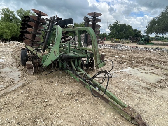 John Deere 335 Image 2