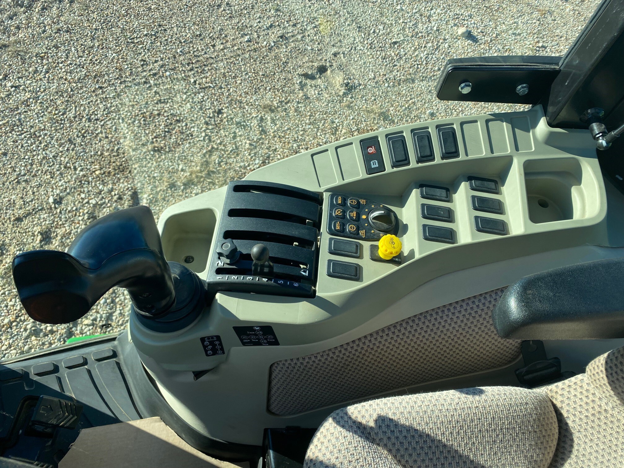 2019 John Deere 4044R Image 8