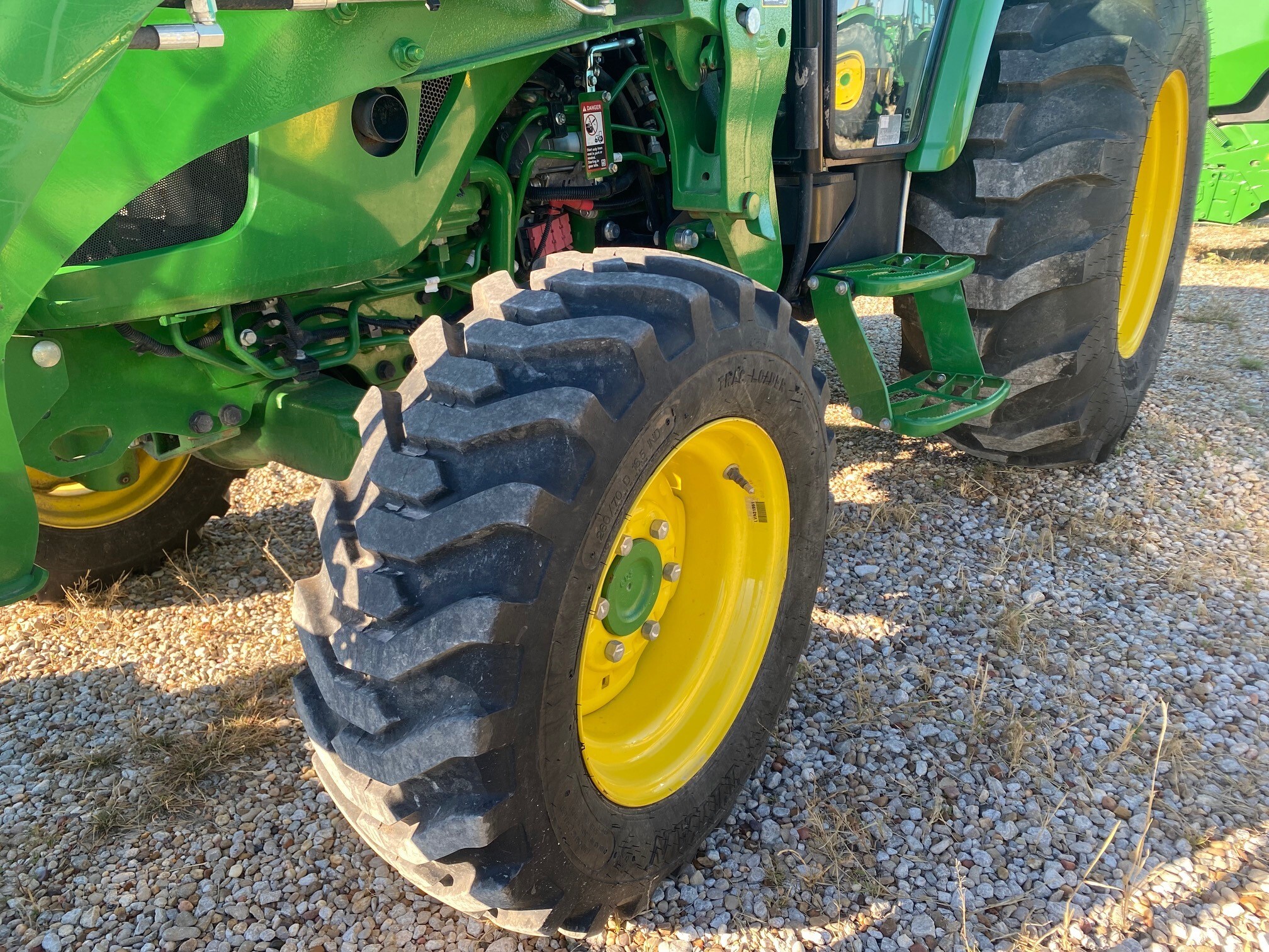 2019 John Deere 4044R Image 4