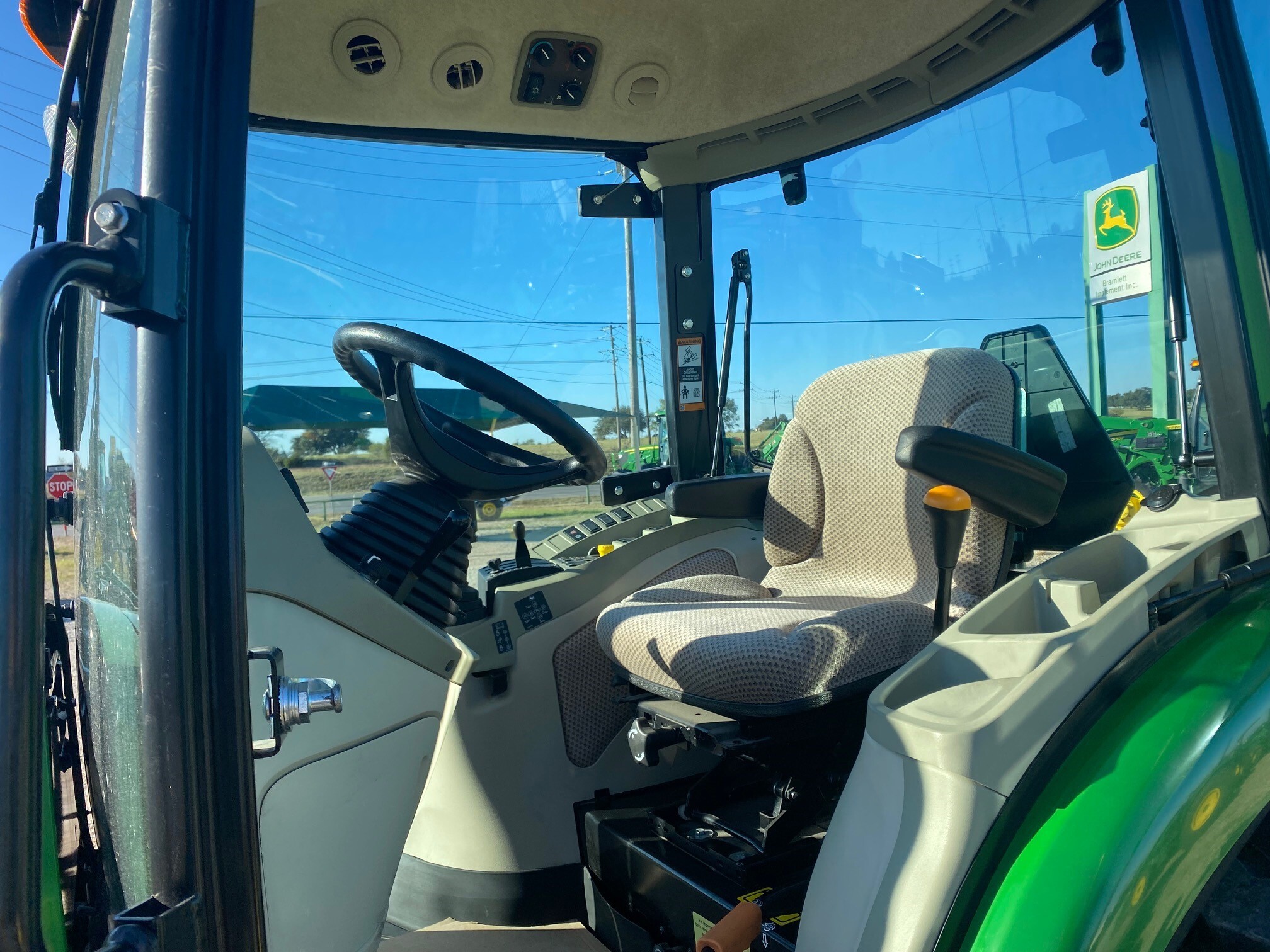 2019 John Deere 4044R Image 6