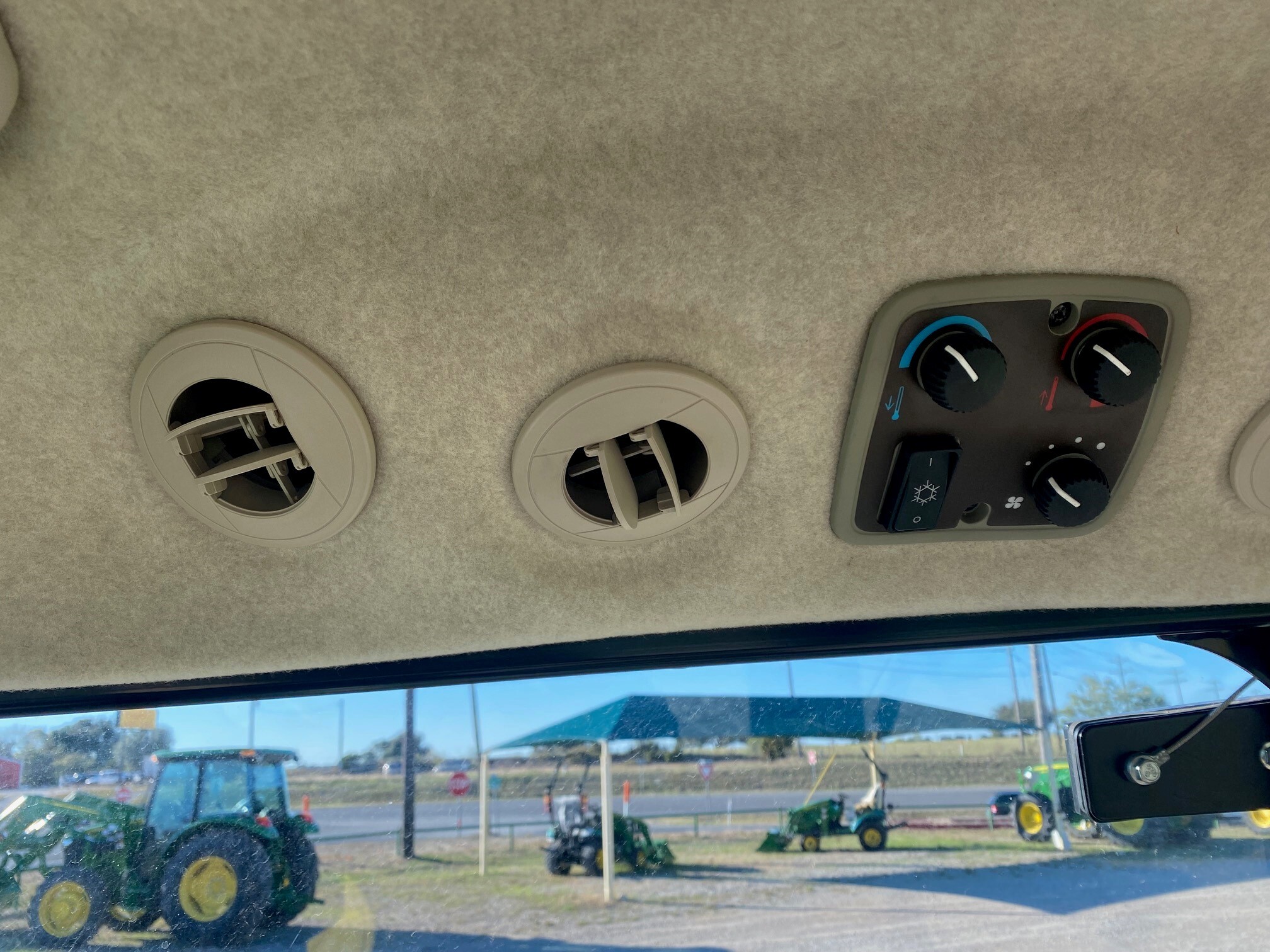 2019 John Deere 4044R Image 9