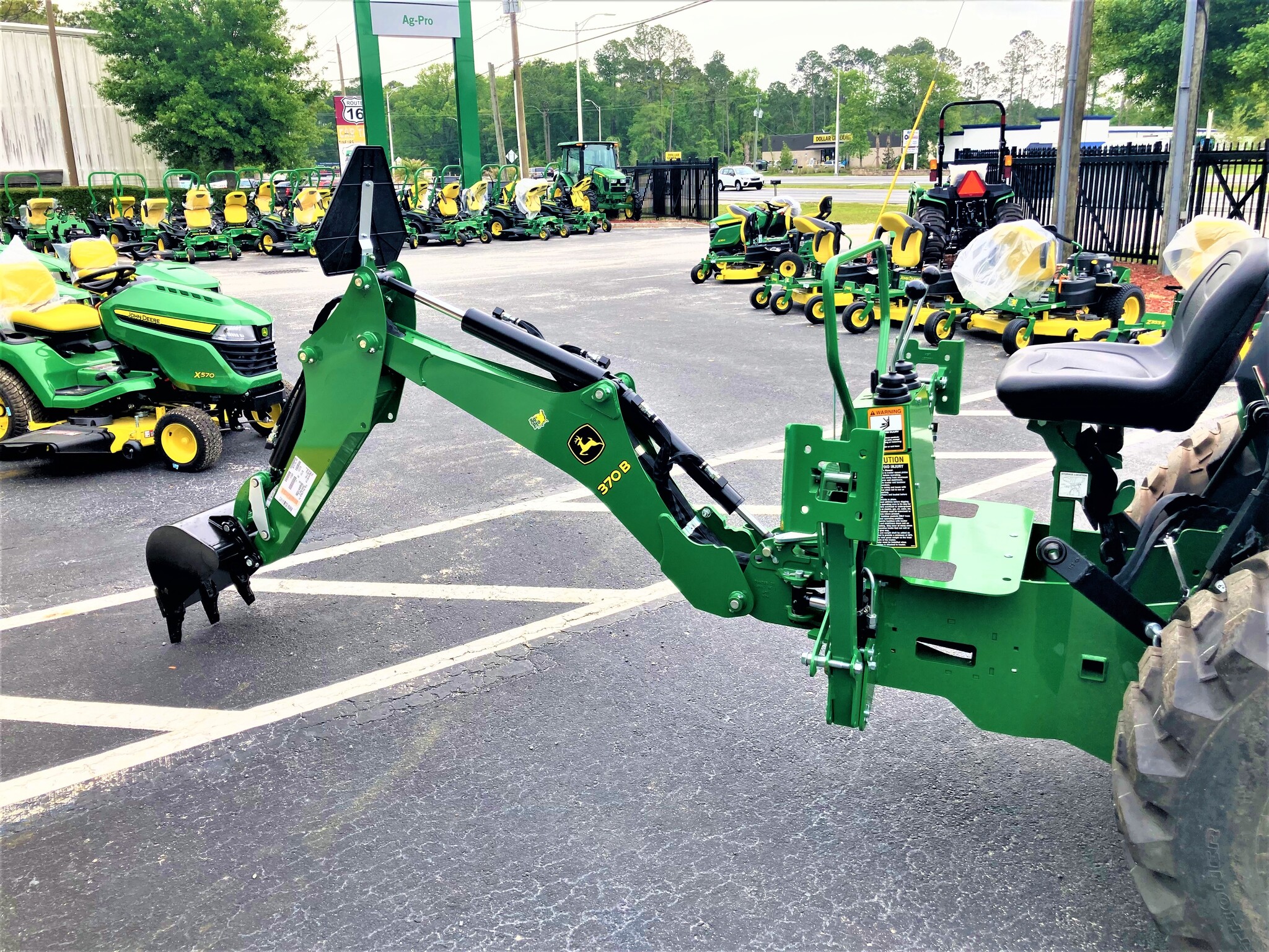 2023 John Deere 3032E Image 9