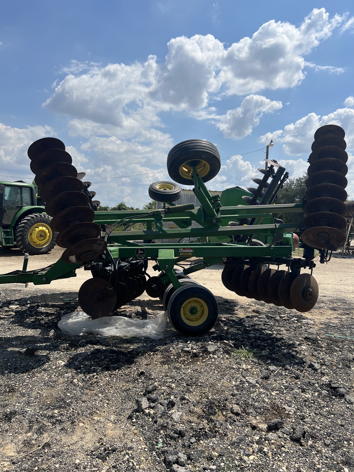 John Deere 630 Image 1