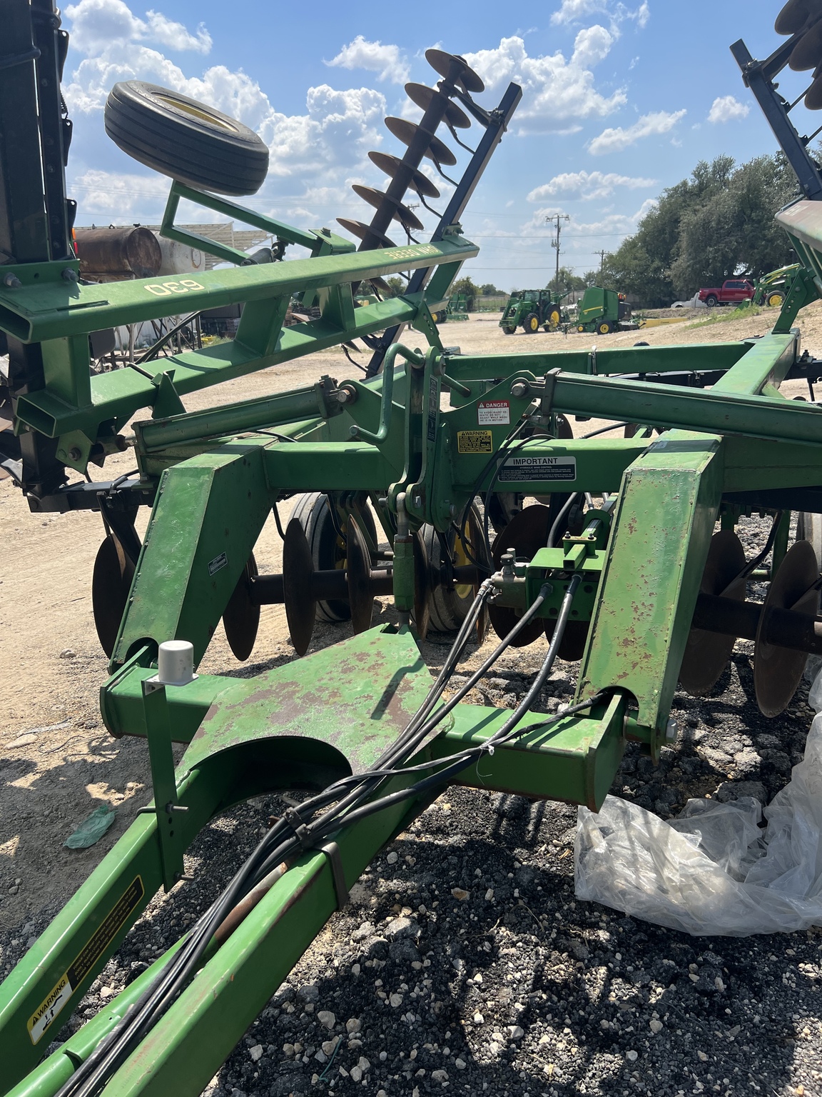 John Deere 630 Image 3