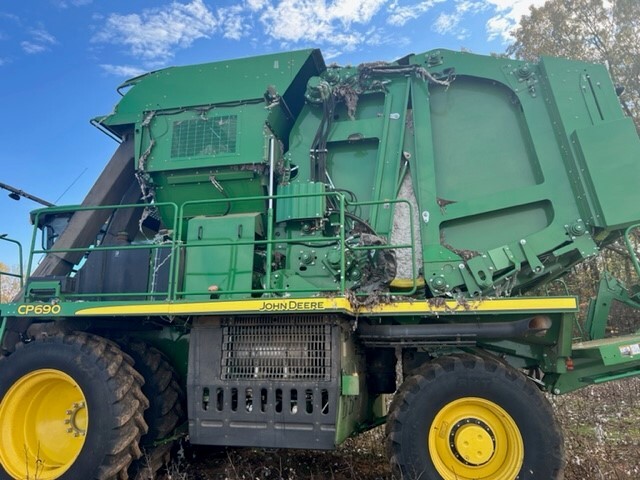 2018 John Deere CP690 Image 2
