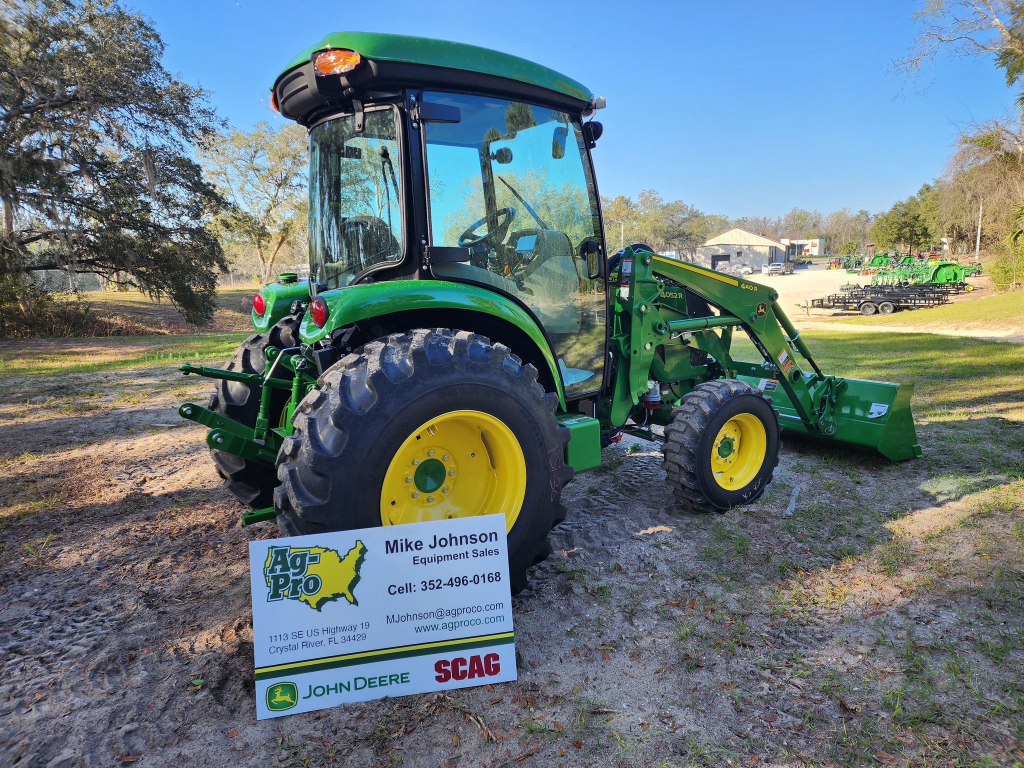 2023 John Deere 4052R Image 4