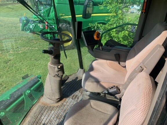 2015 John Deere S670 thumbnail 5