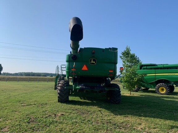 2015 John Deere S670 thumbnail 3