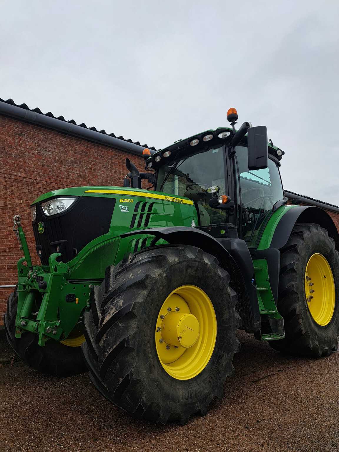 2017 John Deere 6215R