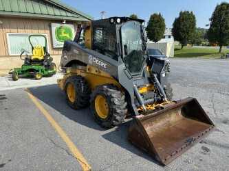 Photo of a 2022 John Deere 332G