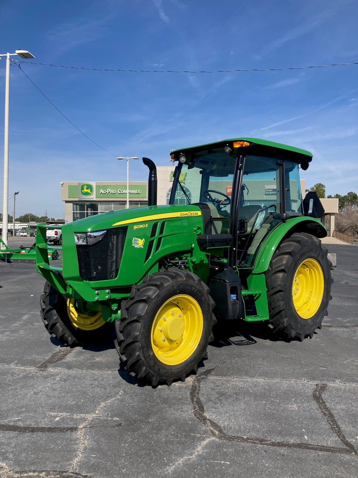 2024 John Deere 5090E Image 1