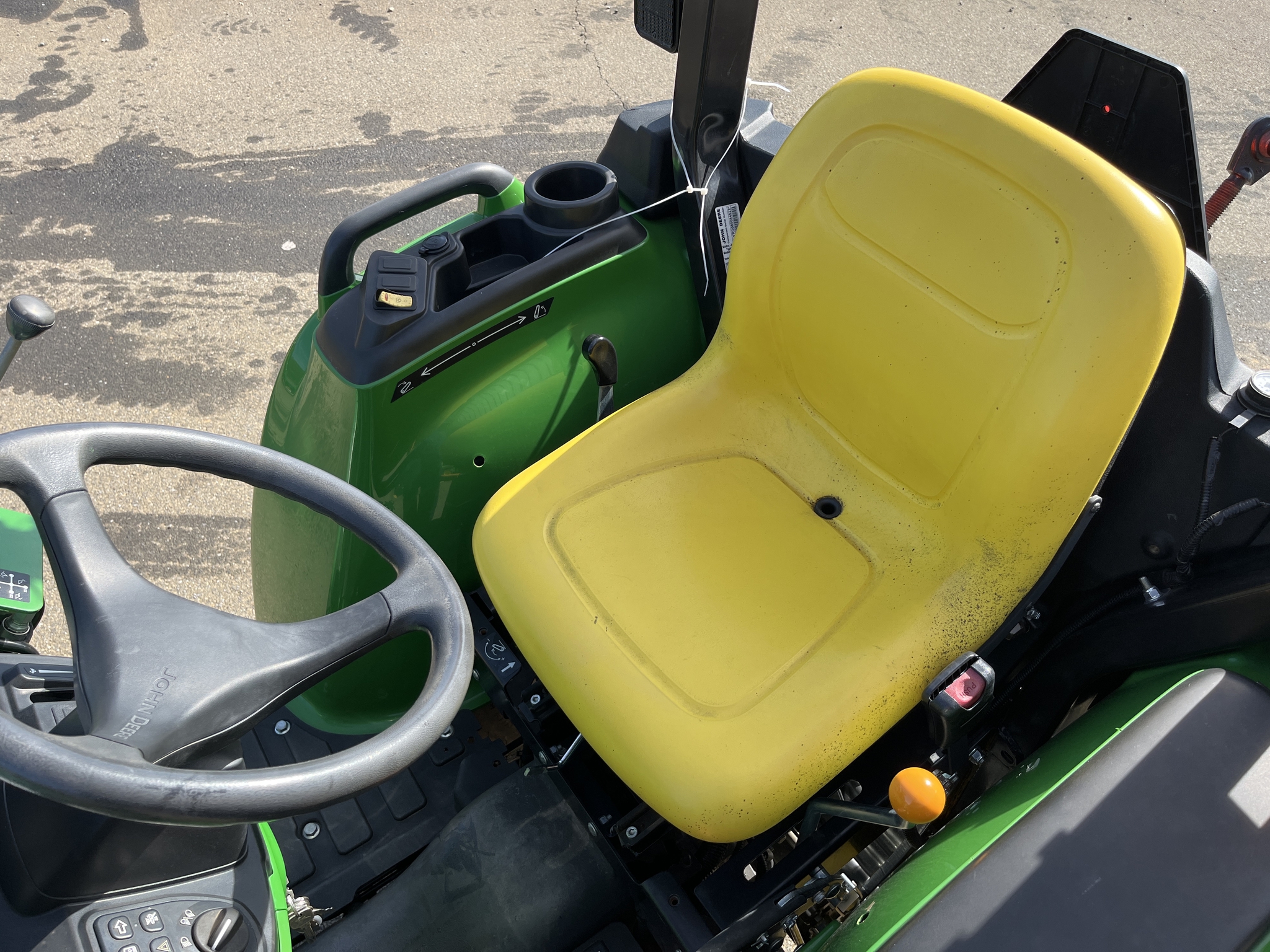 2021 John Deere 3038E Image 2