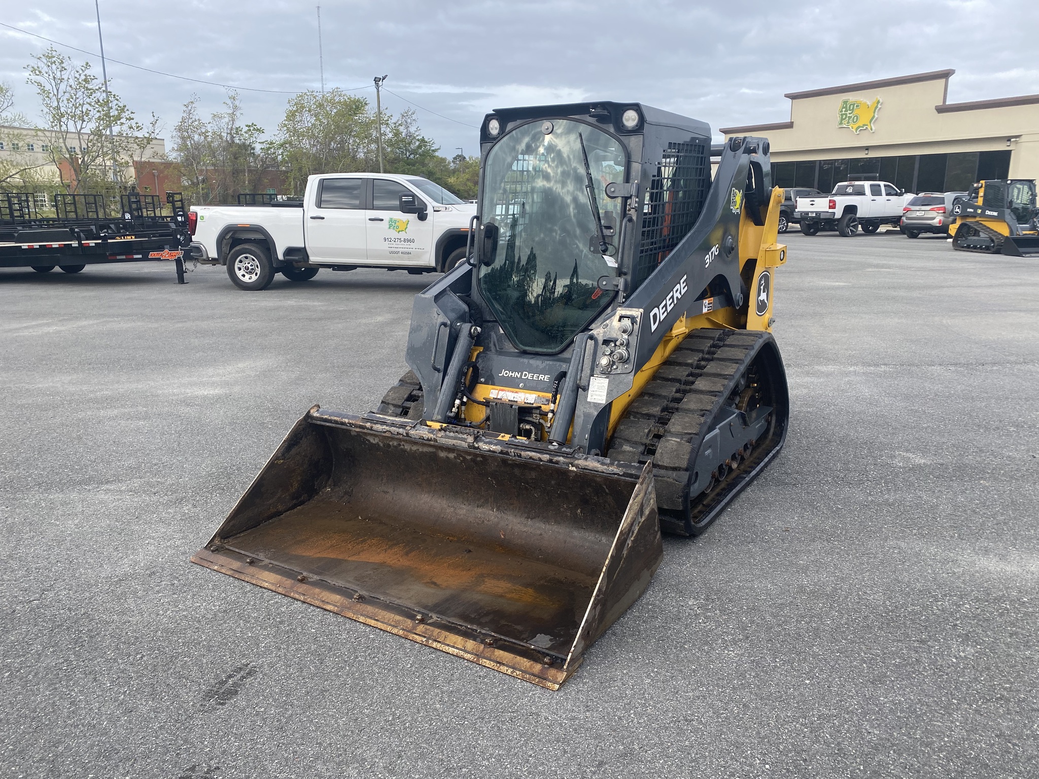 2023 John Deere 317G Image 2