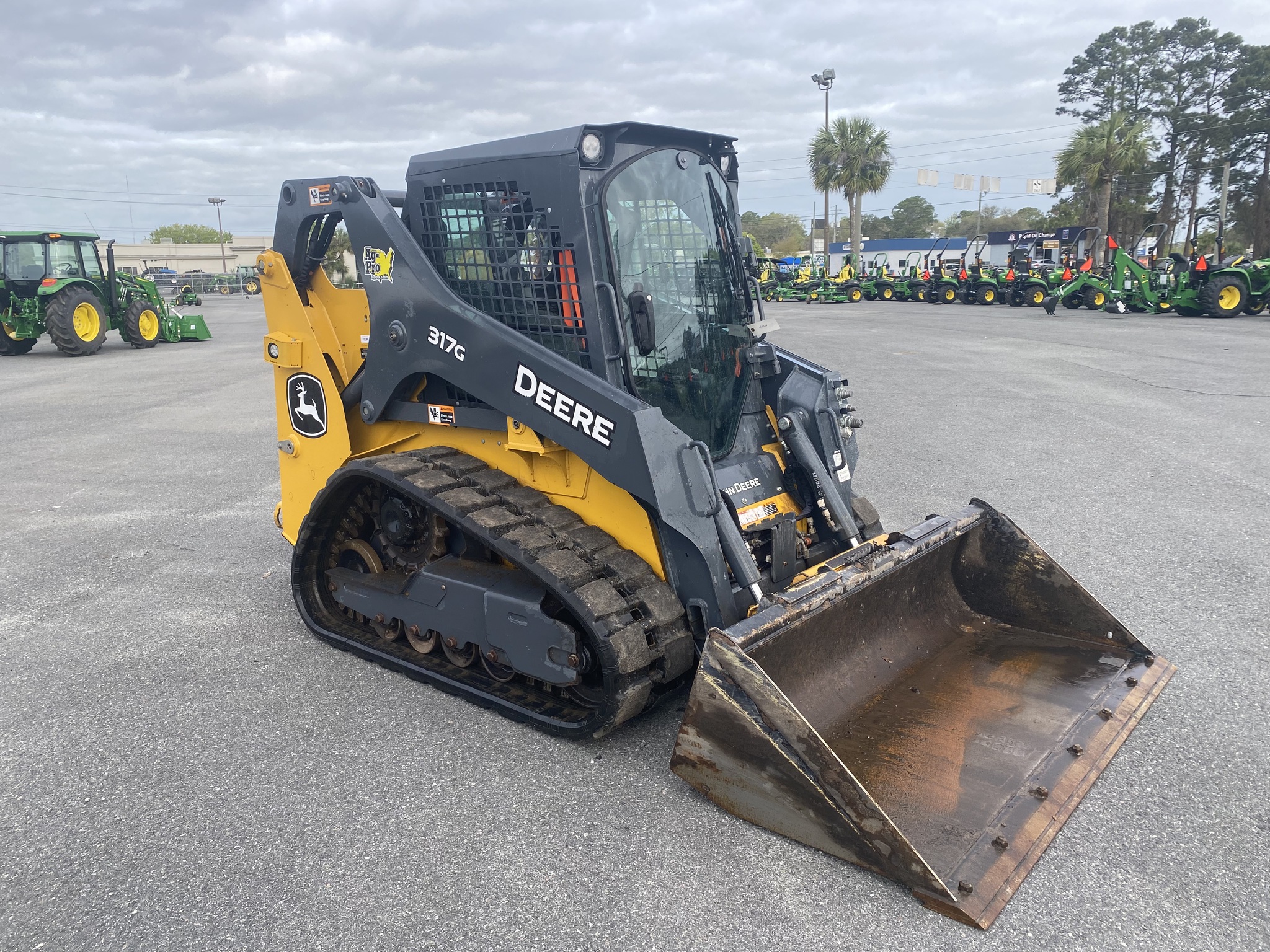 2023 John Deere 317G Image 1