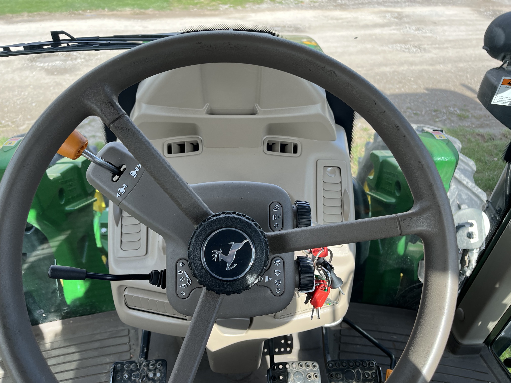 2022 John Deere 6110M Image 5