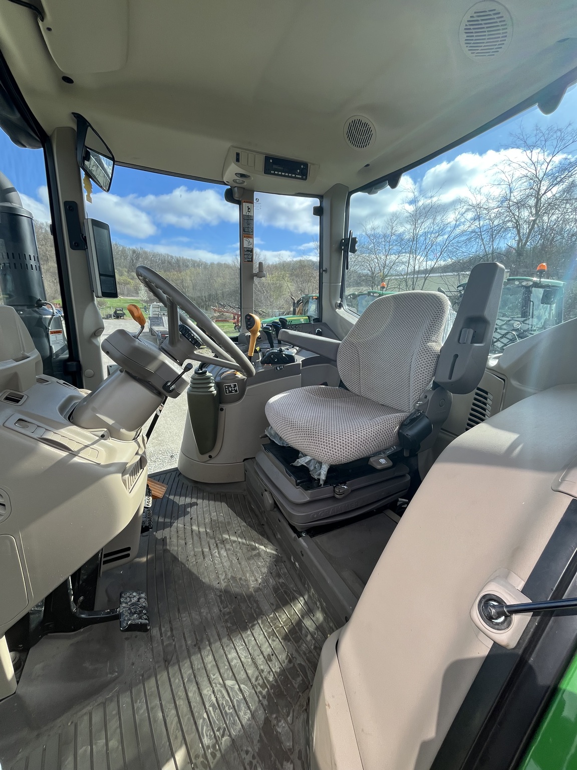 2022 John Deere 6110M Image 7