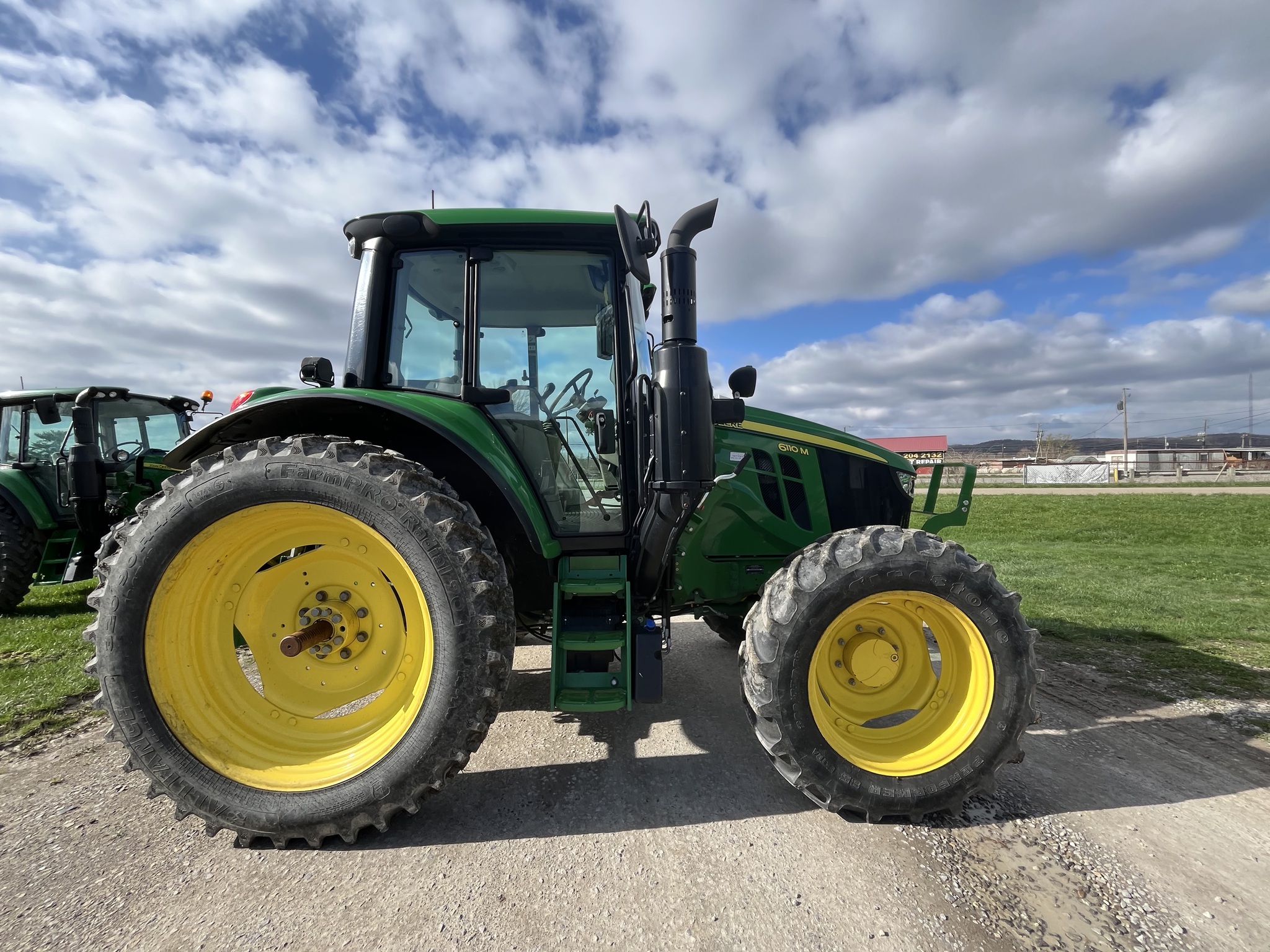2022 John Deere 6110M Image 1