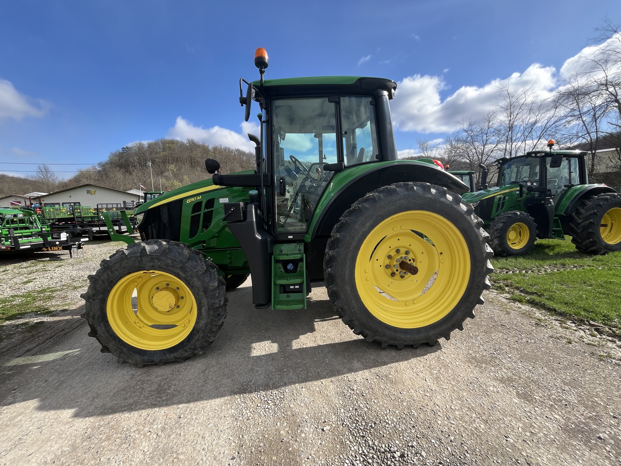 2022 John Deere 6110M Image 2
