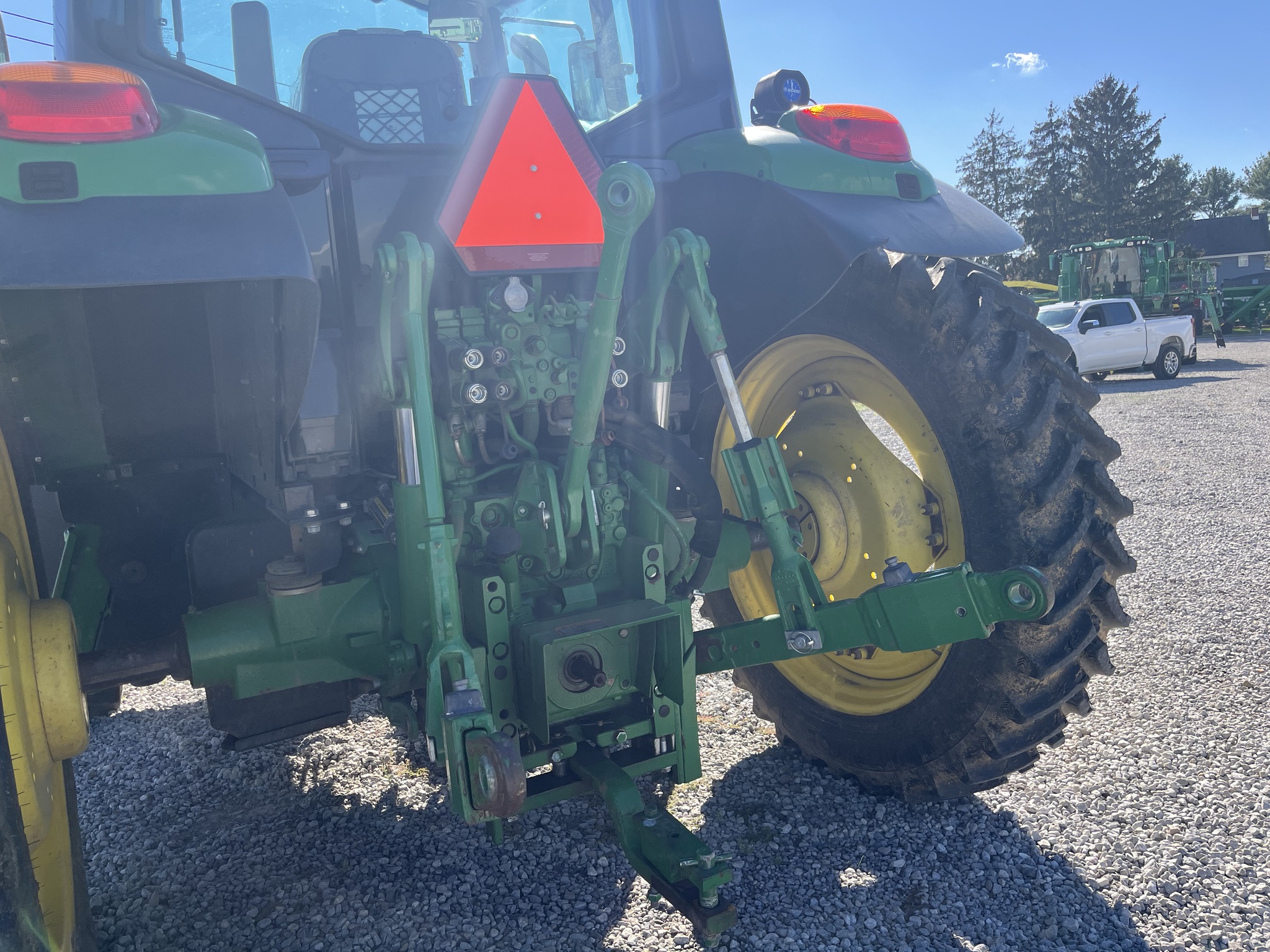 2022 John Deere 6110M Image 11