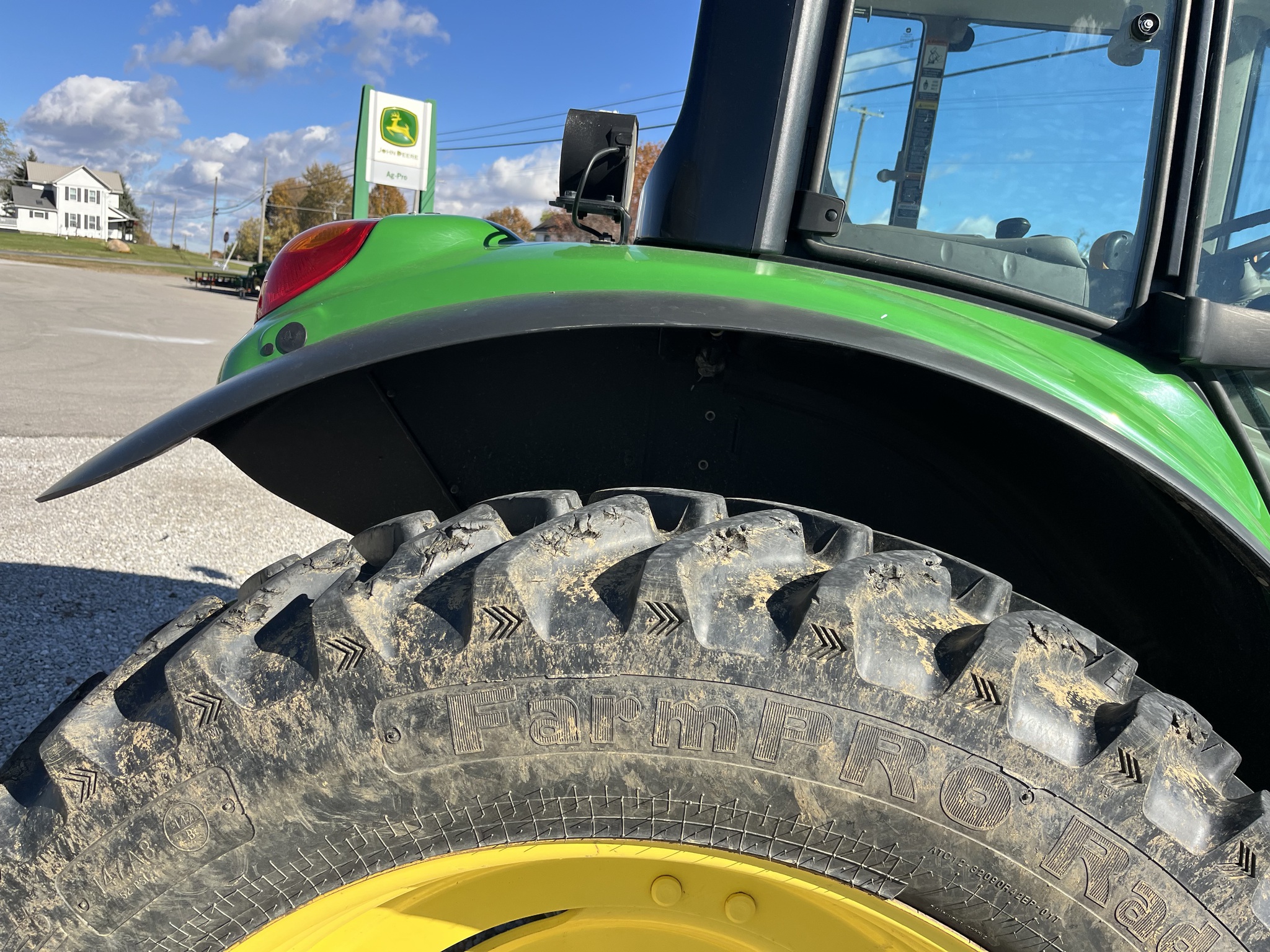 2022 John Deere 6110M Image 5