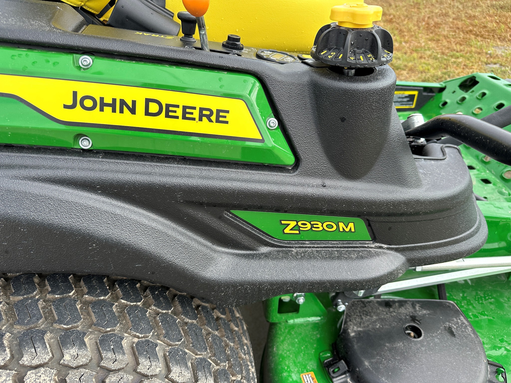 2025 John Deere Z930M Image 2