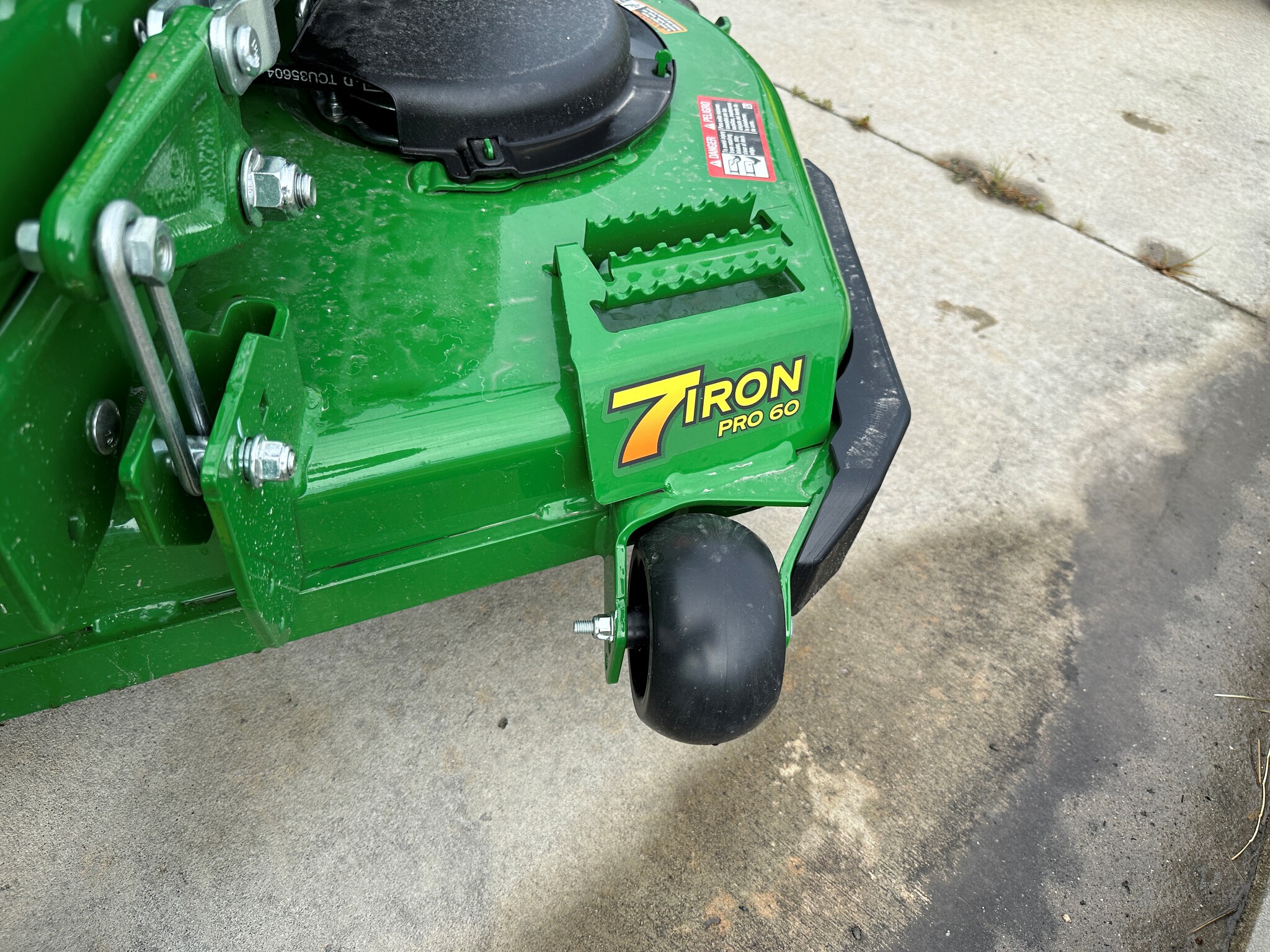 2025 John Deere Z930M Image 3