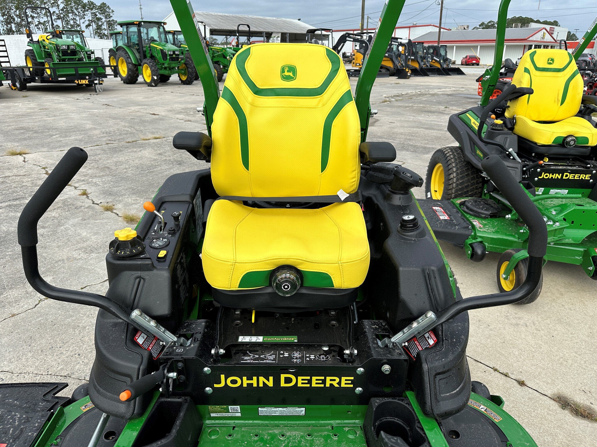 2025 John Deere Z930M Image 5