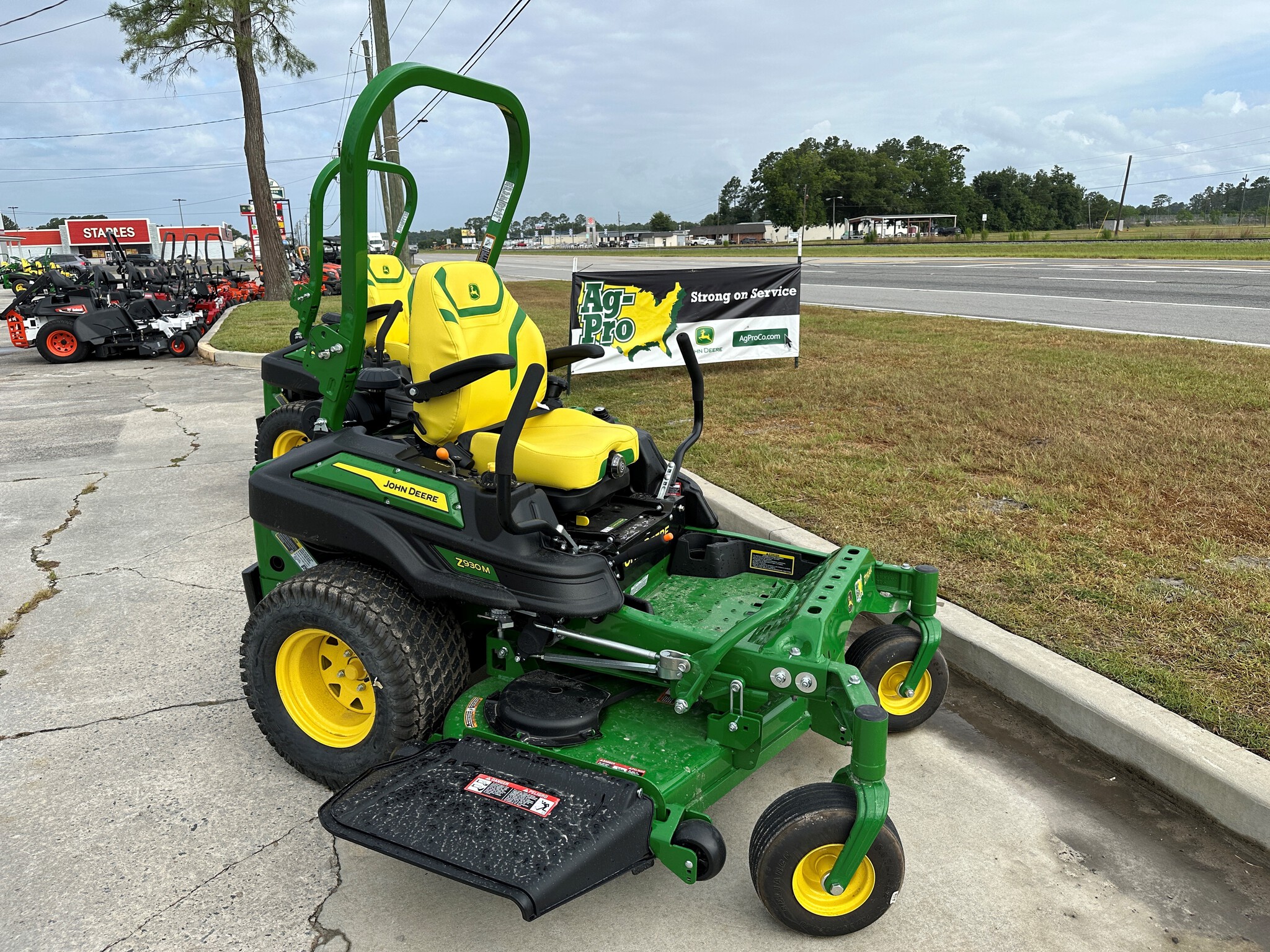 2025 John Deere Z930M Image 8