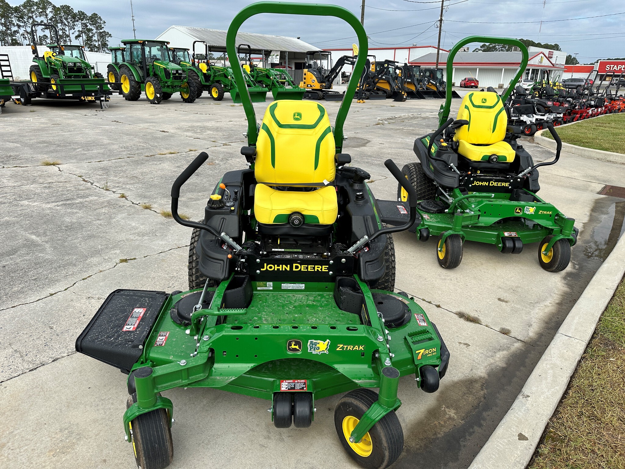 2025 John Deere Z930M Image 1
