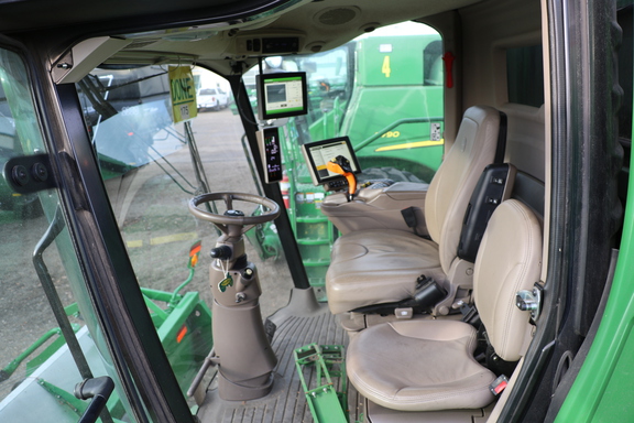 Used 2018 John Deere S780 Combines at Horizon Ag & Turf in Edmonton West, AB - Photo10