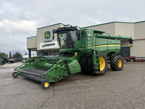 Used 2018 John Deere S780 Combines at Horizon Ag & Turf in Edmonton West, AB - Photo2