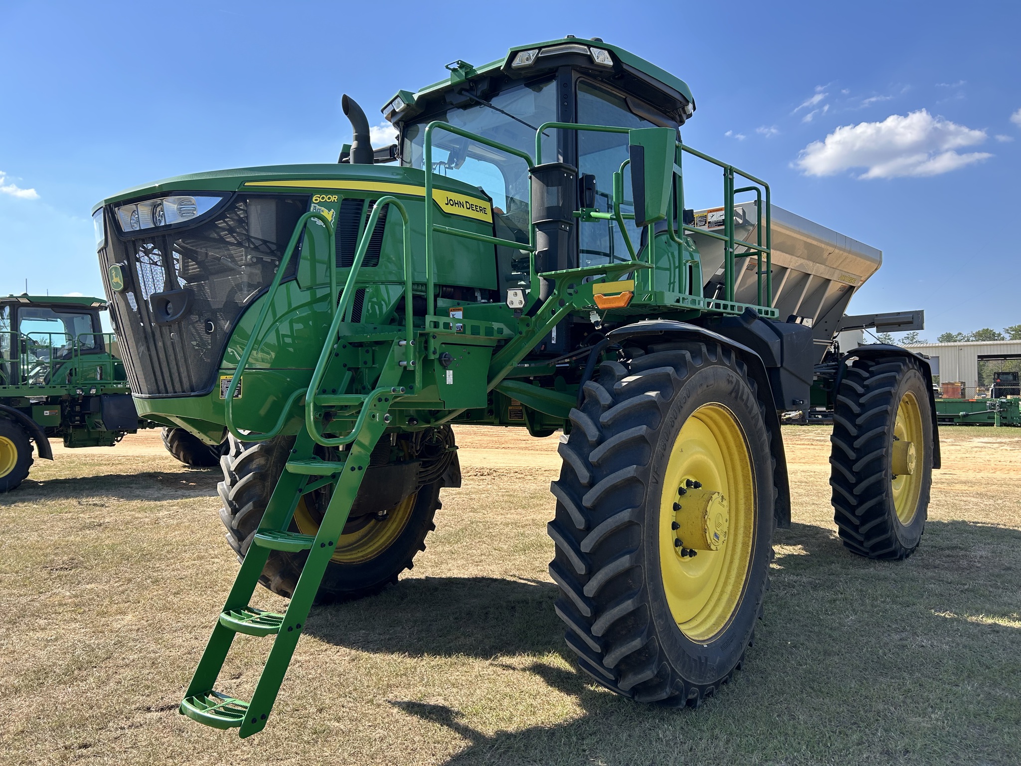 2023 John Deere 600R Image 2
