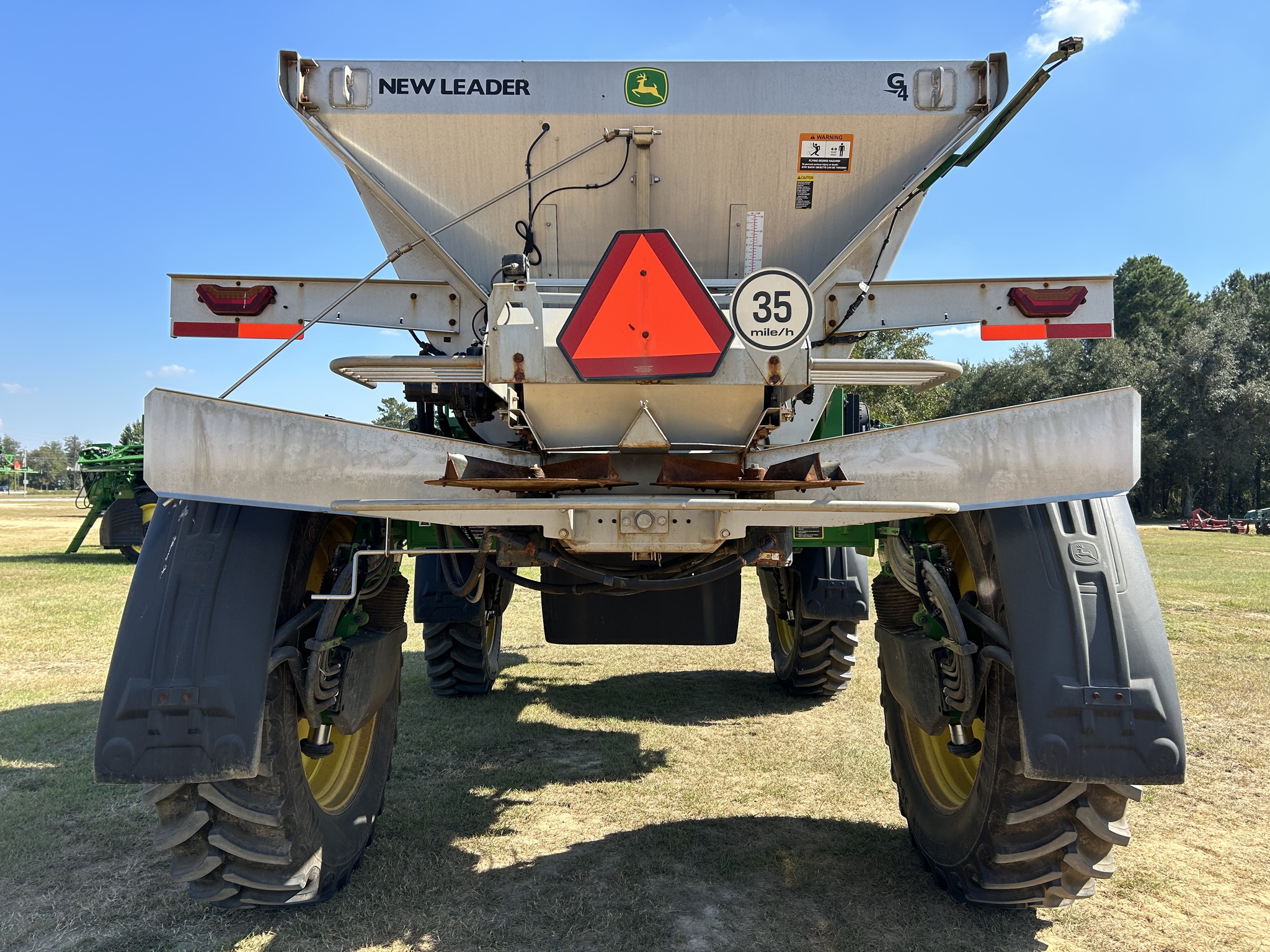 2023 John Deere 600R Image 8