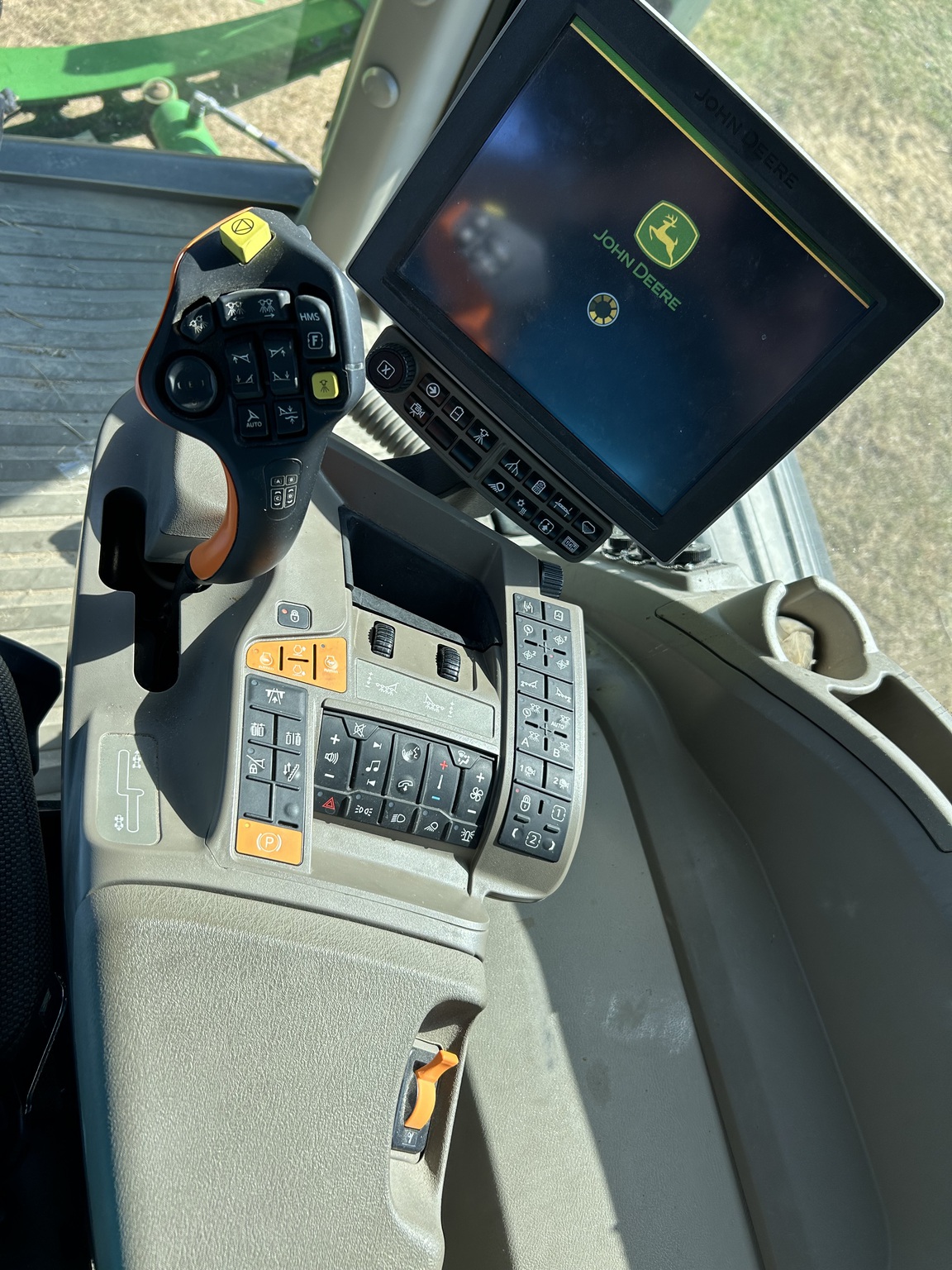 2023 John Deere 600R Image 14