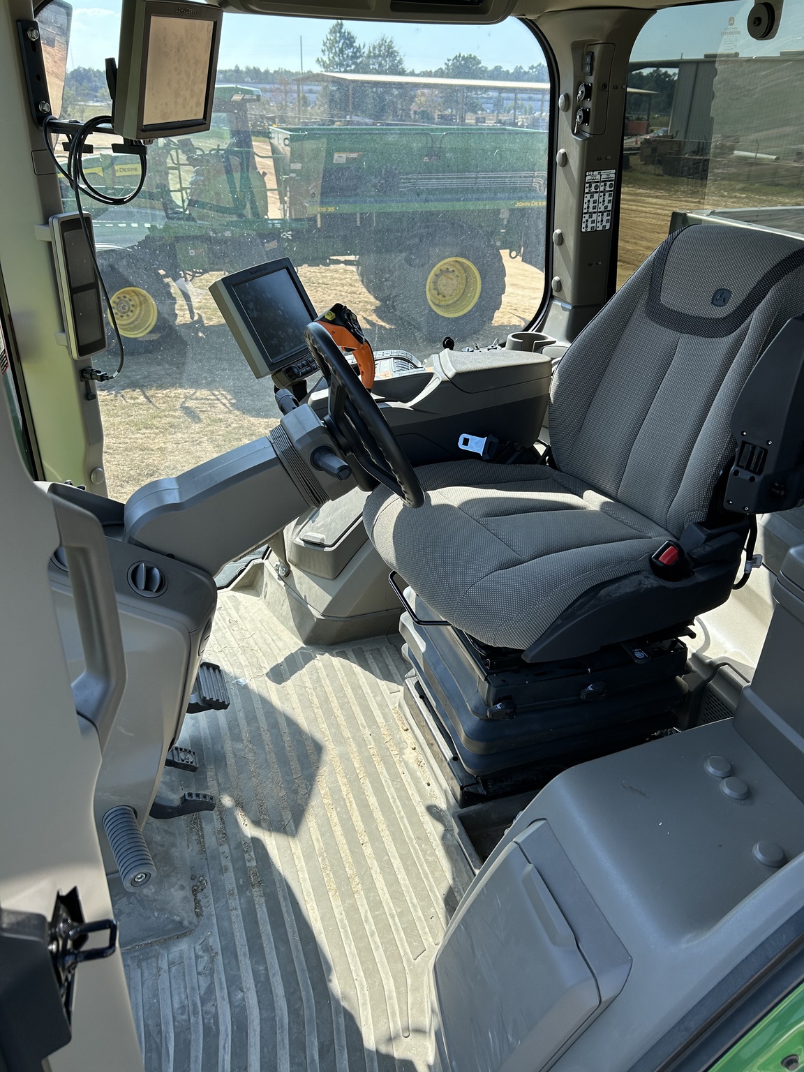 2023 John Deere 600R Image 4