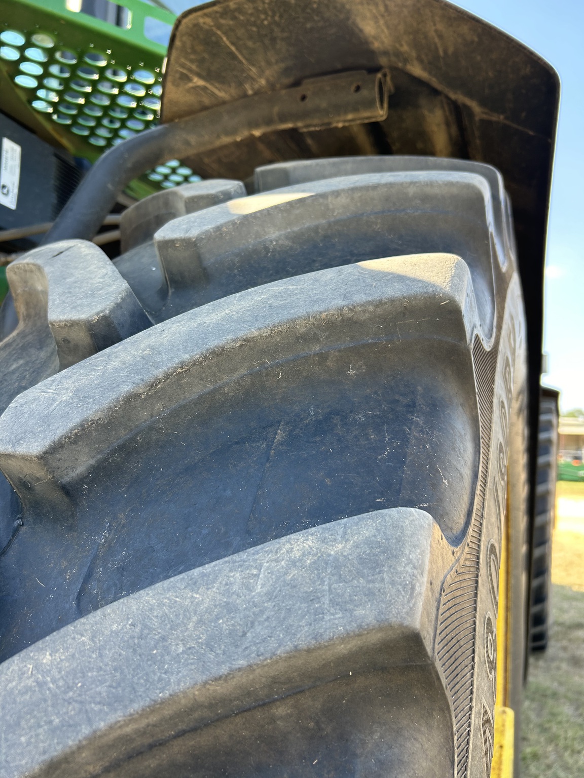 2023 John Deere 600R Image 12