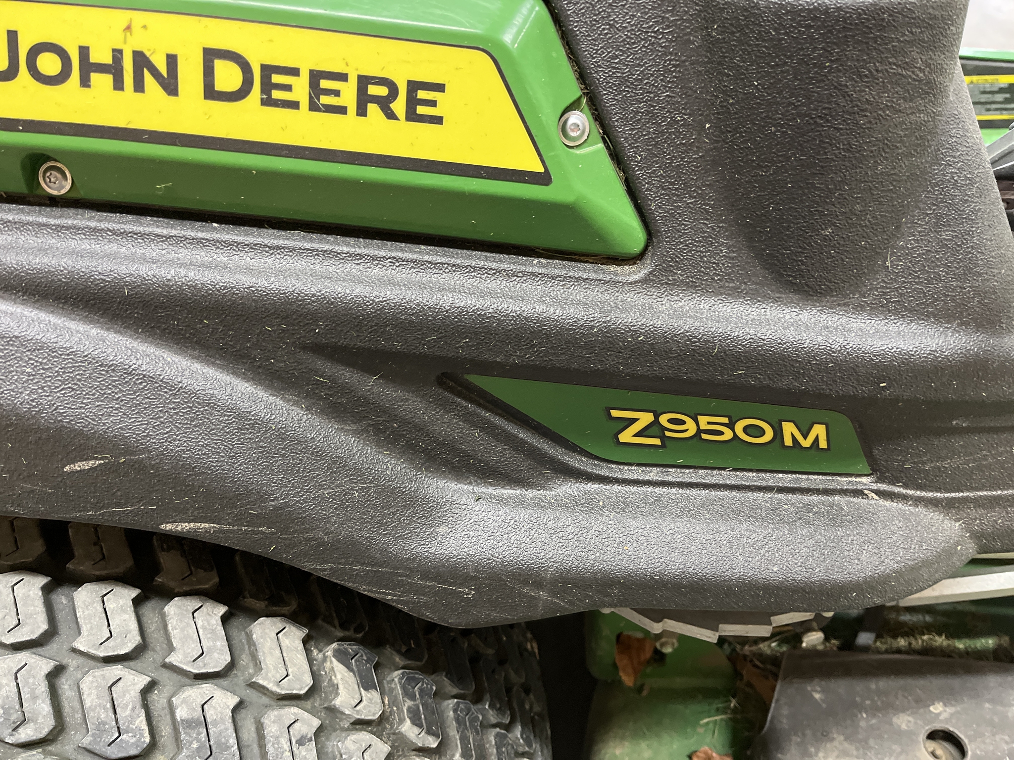 Used 2022 John Deere Z950M Zero Turn Mowers at Koenig Equipment in Urbana, OH - PhotoXL3