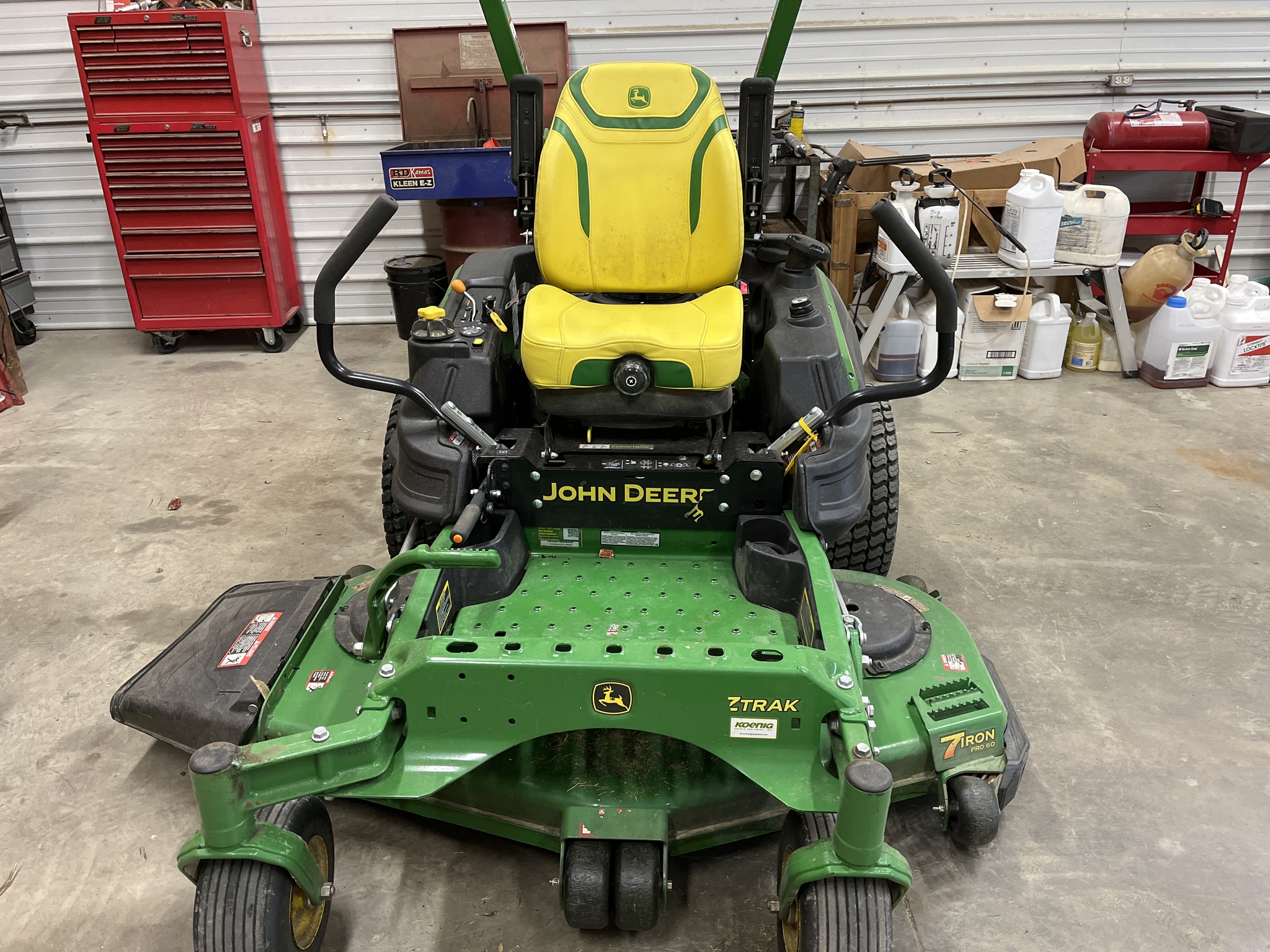 Used 2022 John Deere Z950M Zero Turn Mowers at Koenig Equipment in Urbana, OH - PhotoXL9
