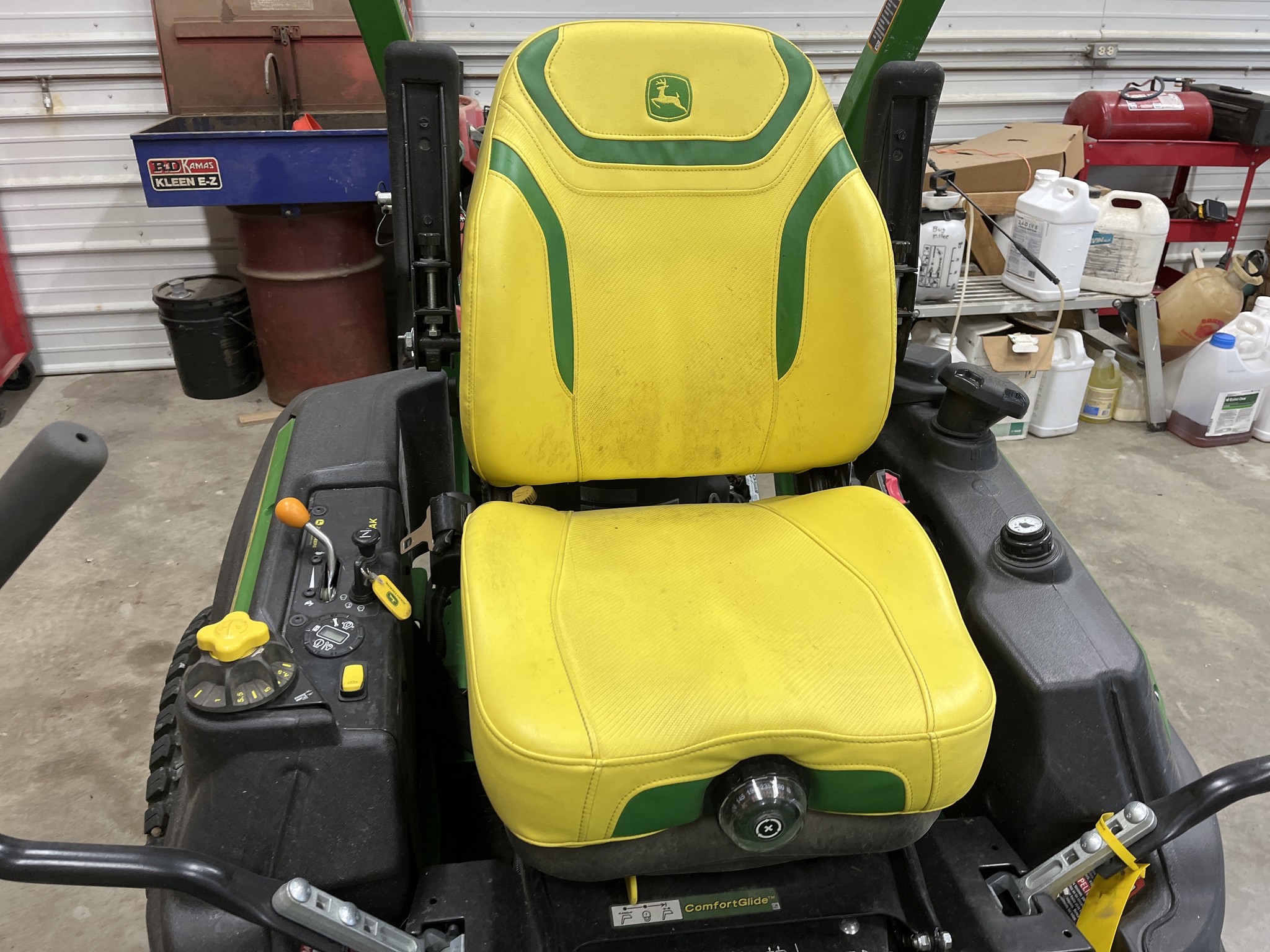 Used 2022 John Deere Z950M Zero Turn Mowers at Koenig Equipment in Urbana, OH - PhotoXL11