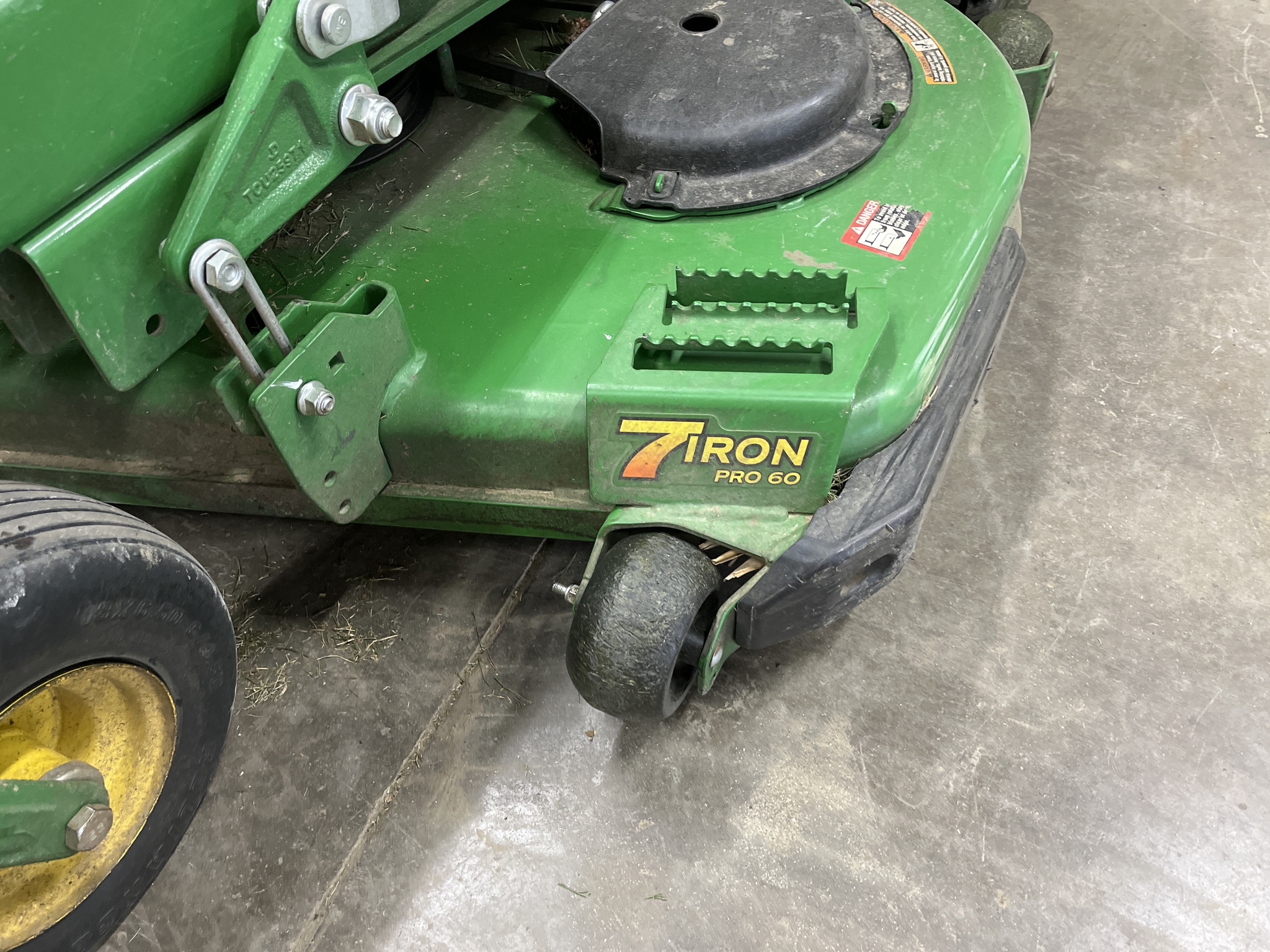 Used 2022 John Deere Z950M Zero Turn Mowers at Koenig Equipment in Urbana, OH - PhotoXL12