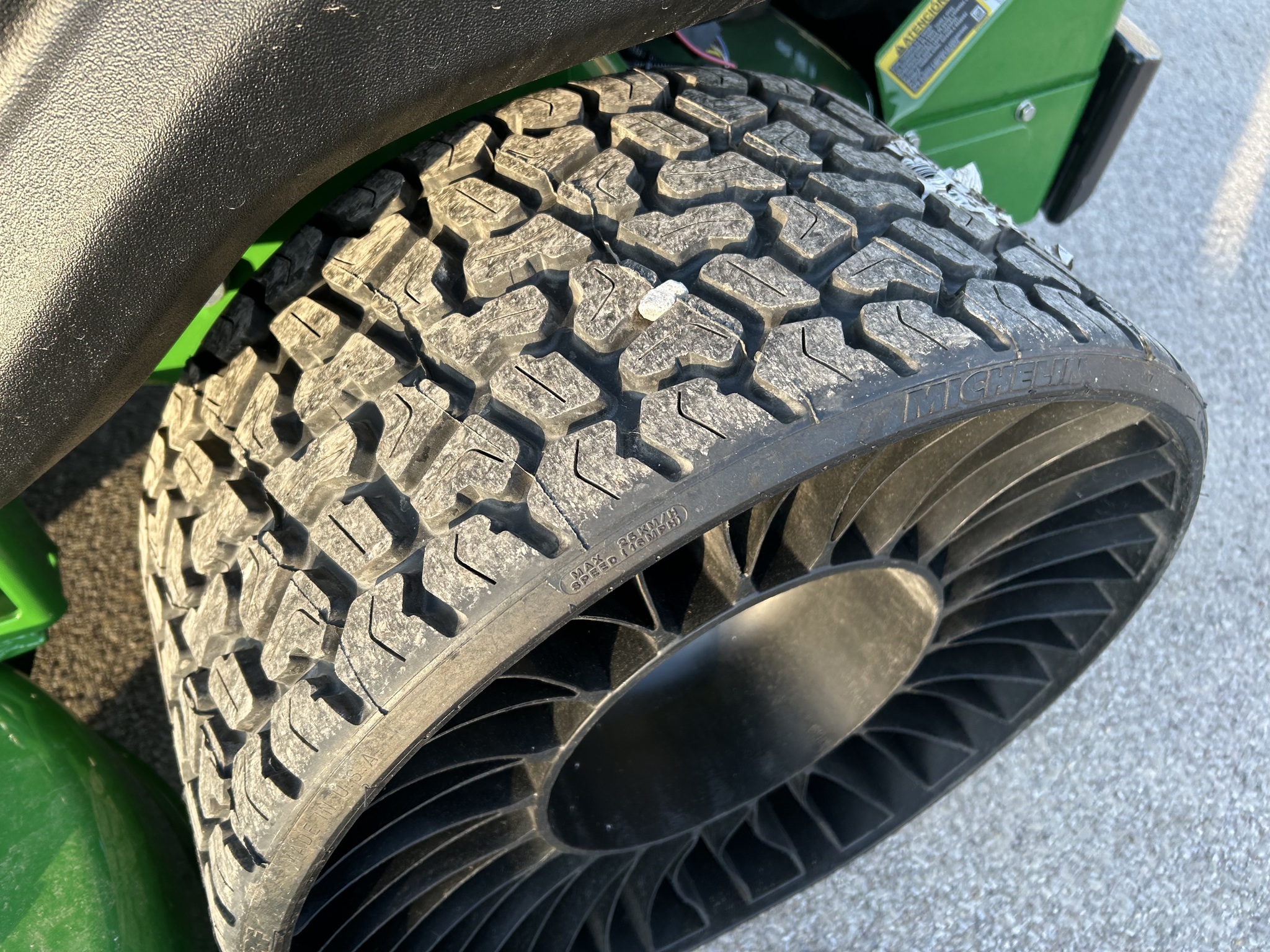 2024 John Deere Z960M Image 10