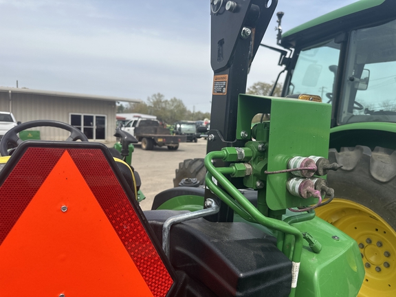 2023 John Deere 4044M Photo 3